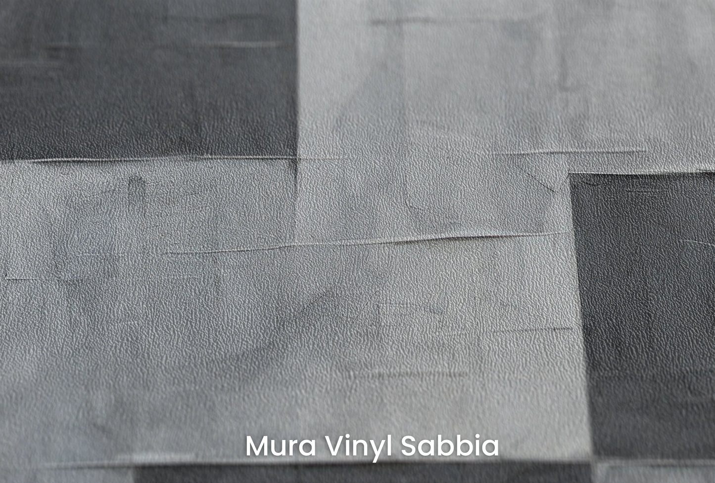 Zbliżenie na artystyczną fototapetę o nazwie Shades of Monochrome na podłożu Mura Vinyl Sabbia struktura grubego ziarna piasku.