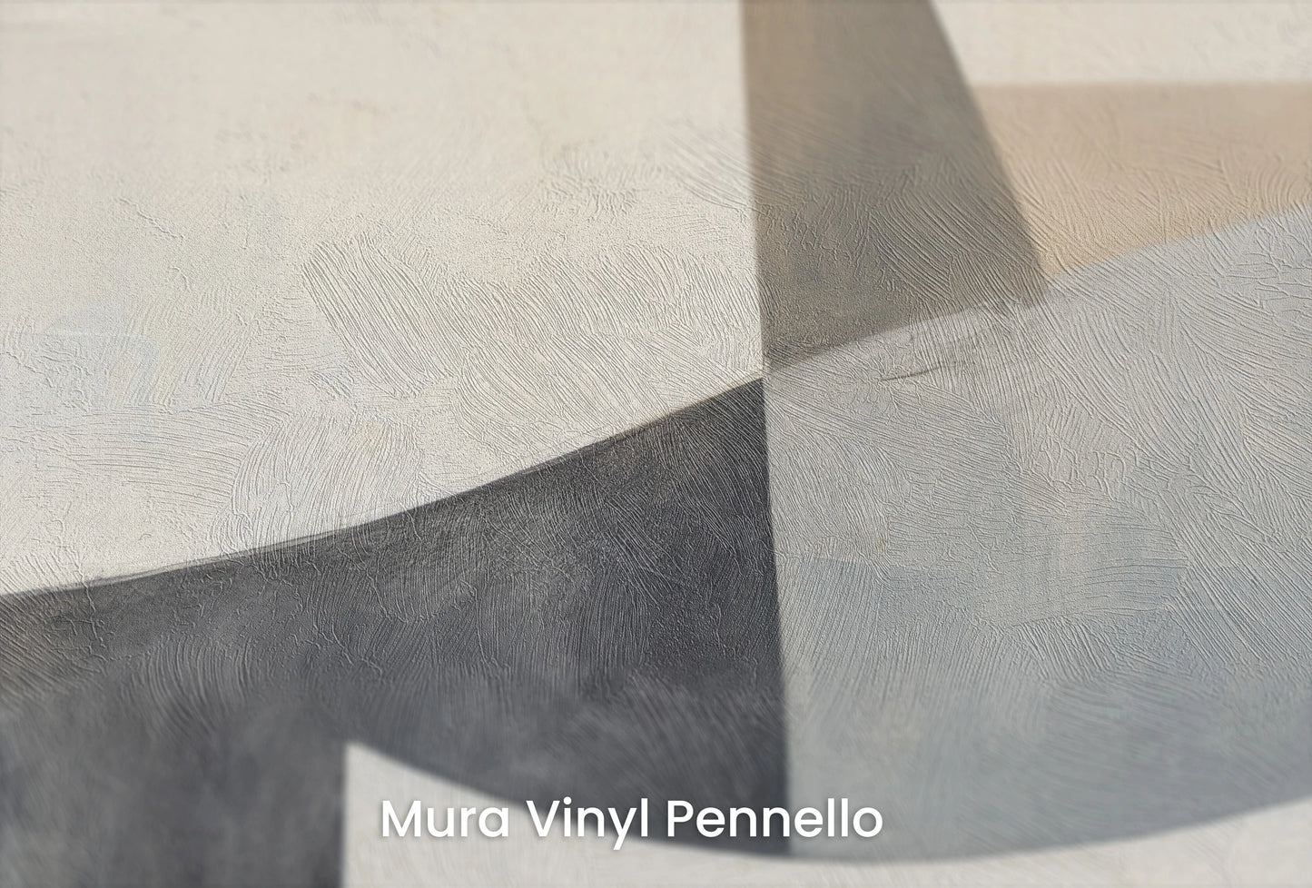 Zbliżenie na artystyczną fototapetę o nazwie Curved Tranquility na podłożu Mura Vinyl Pennello - faktura pociągnięć pędzla malarskiego.