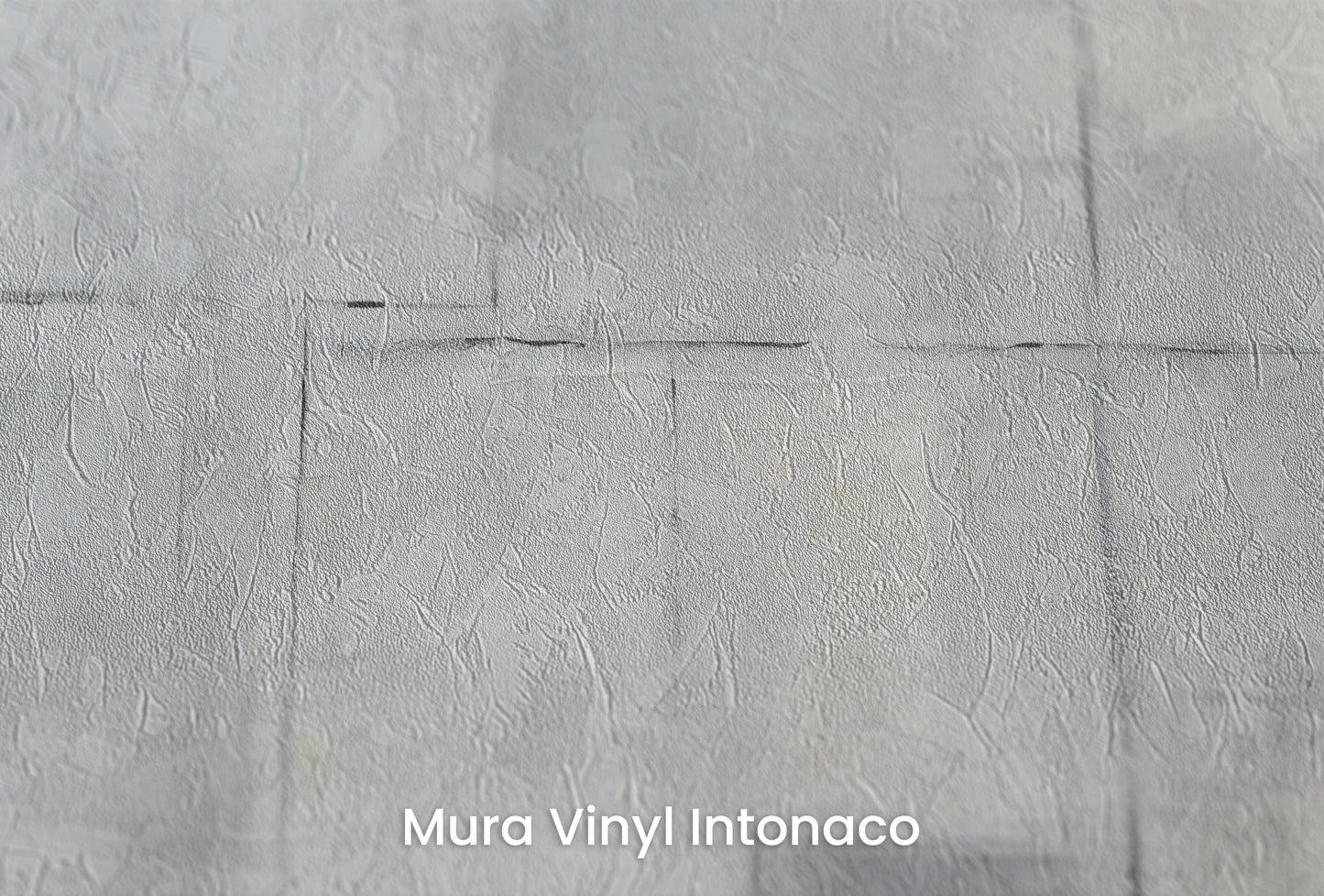 Zbliżenie na artystyczną fototapetę o nazwie Chromatic Layers na podłożu Mura Vinyl Intonaco - struktura tartego tynku.