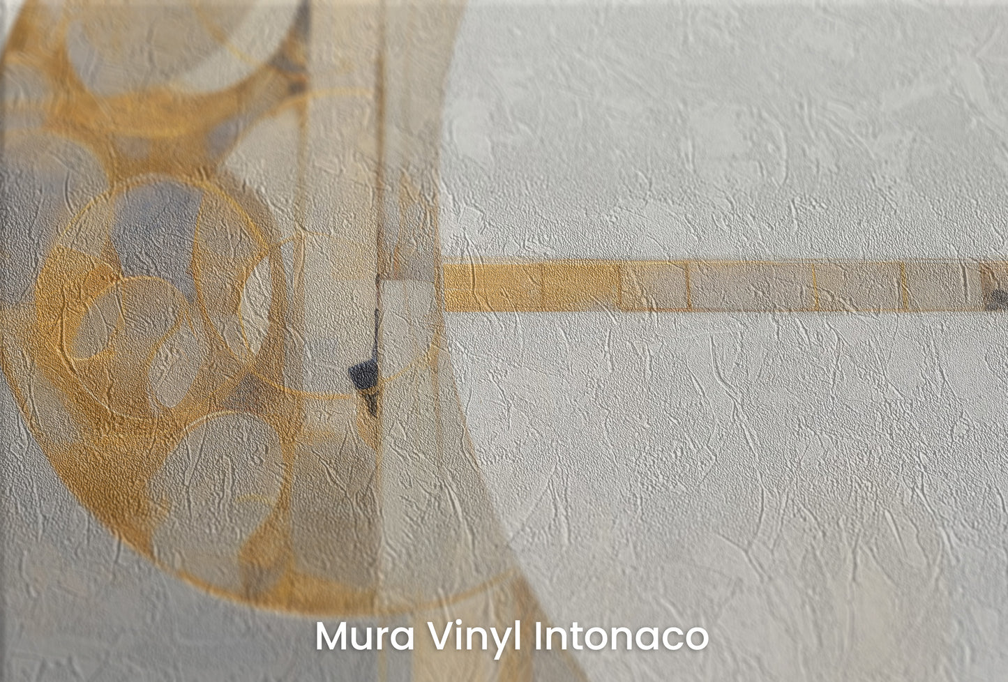 Zbliżenie na artystyczną fototapetę o nazwie AUREATE CIRCLE HARMONY na podłożu Mura Vinyl Intonaco - struktura tartego tynku.