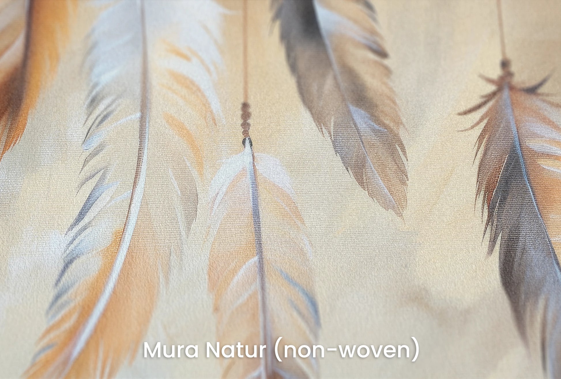 Zbliżenie na artystyczną fototapetę o nazwie Golden Feathers na podłożu Mura Natur (non-woven) - naturalne i ekologiczne podłoże.