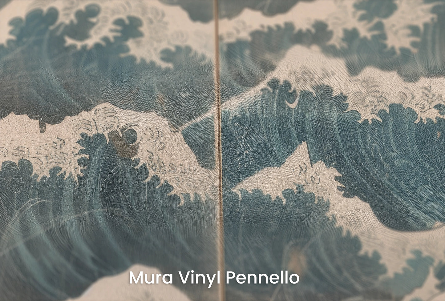 Zbliżenie na artystyczną fototapetę o nazwie Serene Ocean Hues na podłożu Mura Vinyl Pennello - faktura pociągnięć pędzla malarskiego.