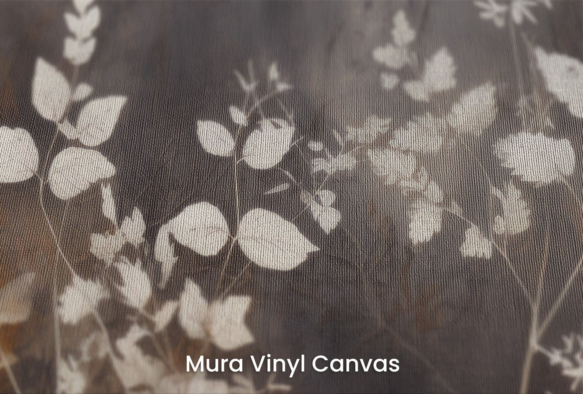 Zbliżenie na artystyczną fototapetę o nazwie Misty Floral Contrast na podłożu Mura Vinyl Canvas - faktura naturalnego płótna.