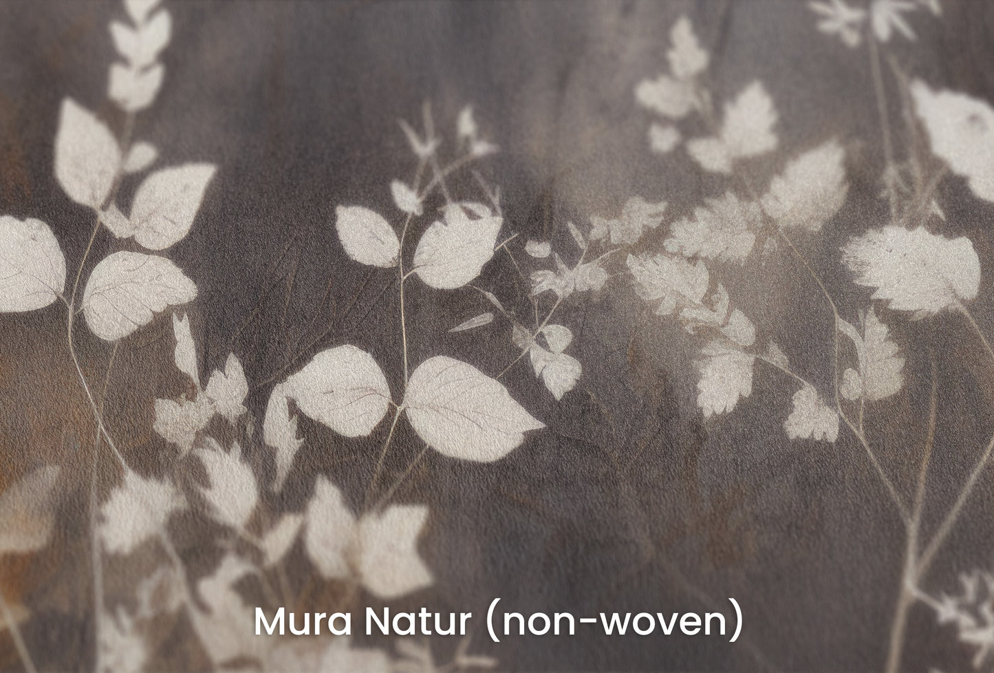 Zbliżenie na artystyczną fototapetę o nazwie Misty Floral Contrast na podłożu Mura Natur (non-woven) - naturalne i ekologiczne podłoże.