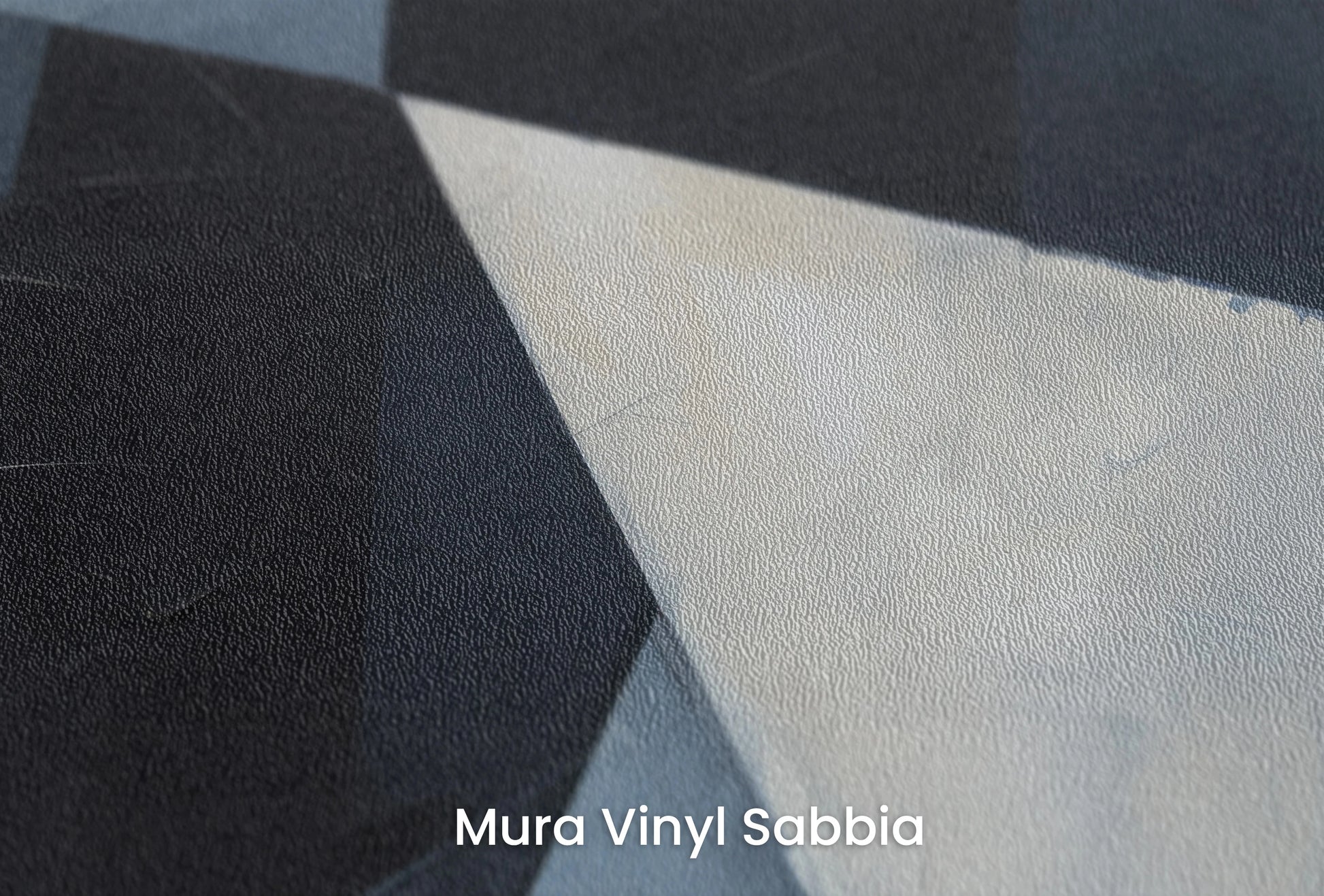 Zbliżenie na artystyczną fototapetę o nazwie Geometric Ice na podłożu Mura Vinyl Sabbia struktura grubego ziarna piasku.