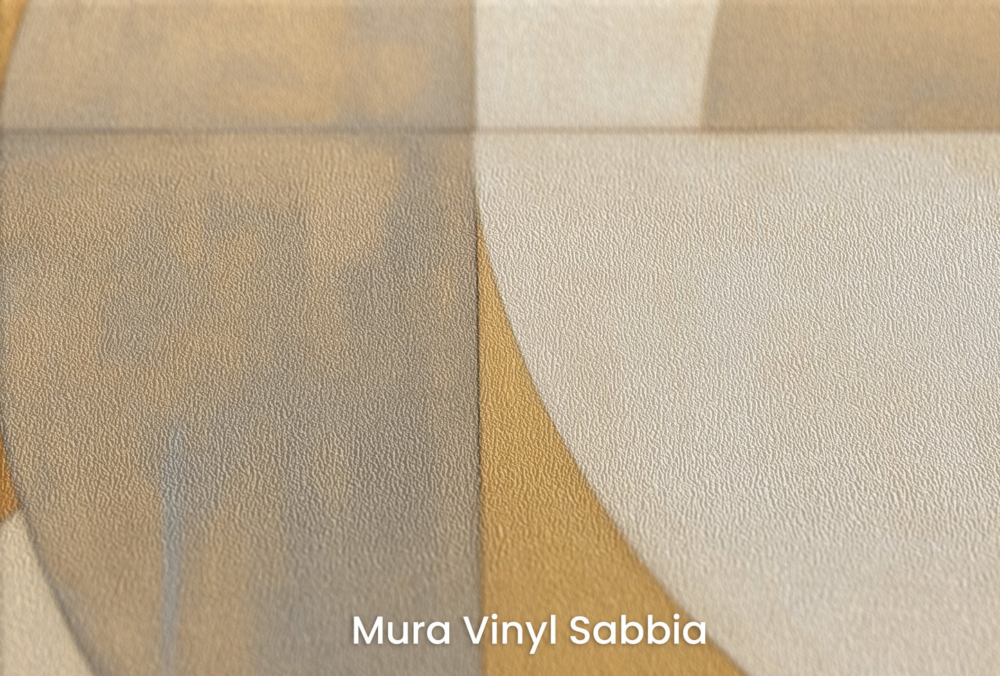 Zbliżenie na artystyczną fototapetę o nazwie GILDED CRESCENT SYMMETRY na podłożu Mura Vinyl Sabbia struktura grubego ziarna piasku.