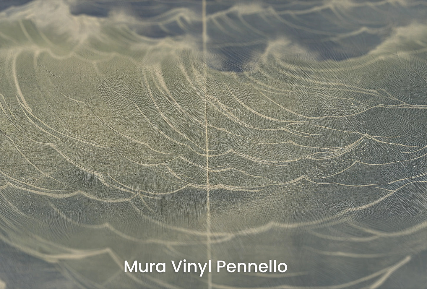 Zbliżenie na artystyczną fototapetę o nazwie Soft Ocean Whisper na podłożu Mura Vinyl Pennello - faktura pociągnięć pędzla malarskiego.