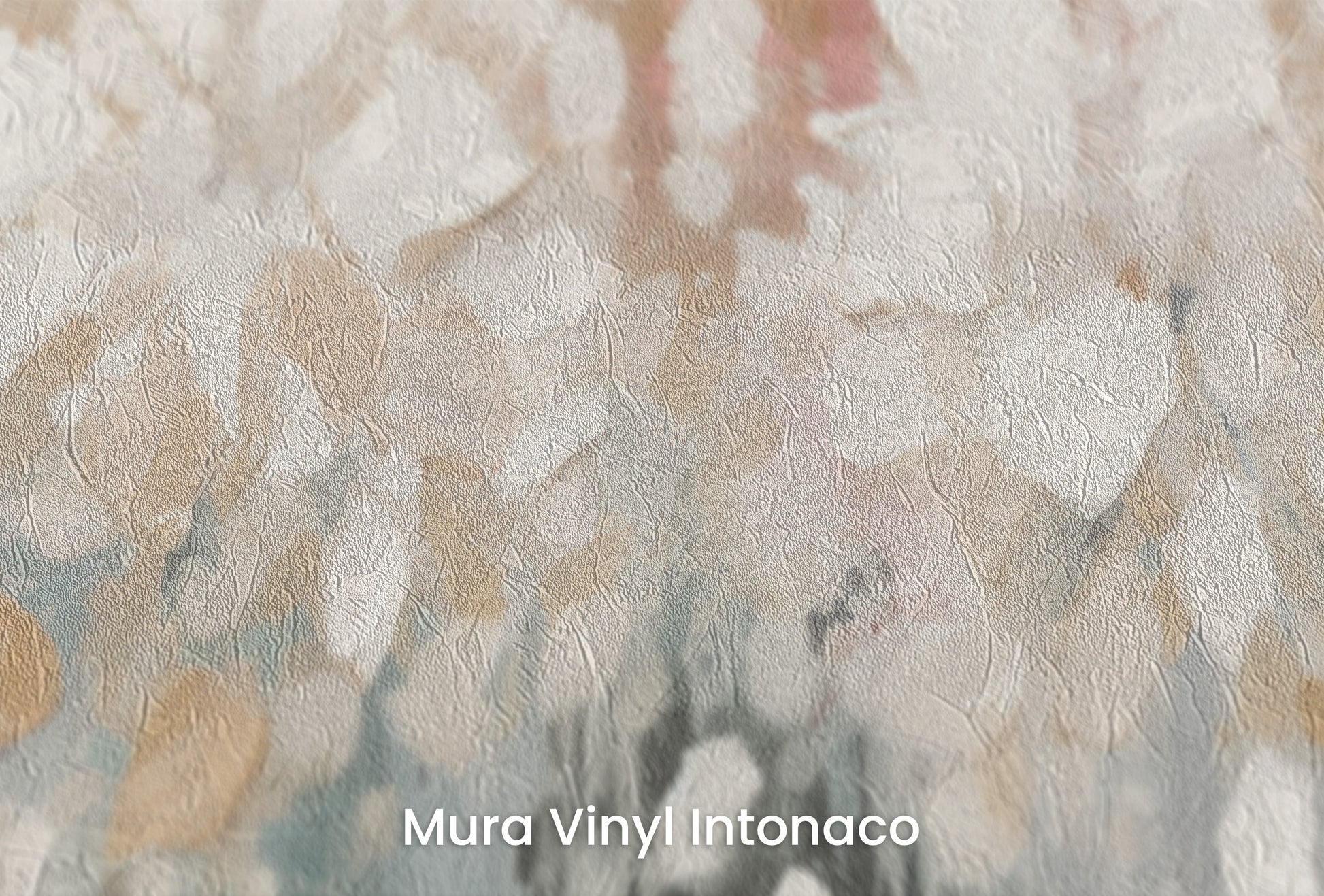 Zbliżenie na artystyczną fototapetę o nazwie Luminous Bloom Haze na podłożu Mura Vinyl Intonaco - struktura tartego tynku.