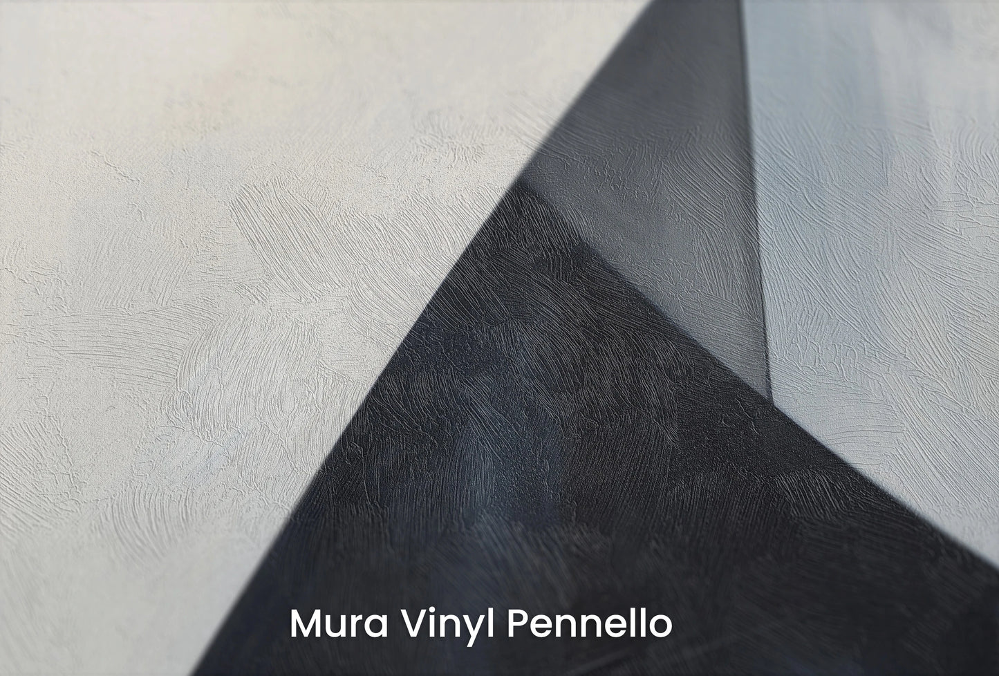 Zbliżenie na artystyczną fototapetę o nazwie Monochrome Triangle na podłożu Mura Vinyl Pennello - faktura pociągnięć pędzla malarskiego.