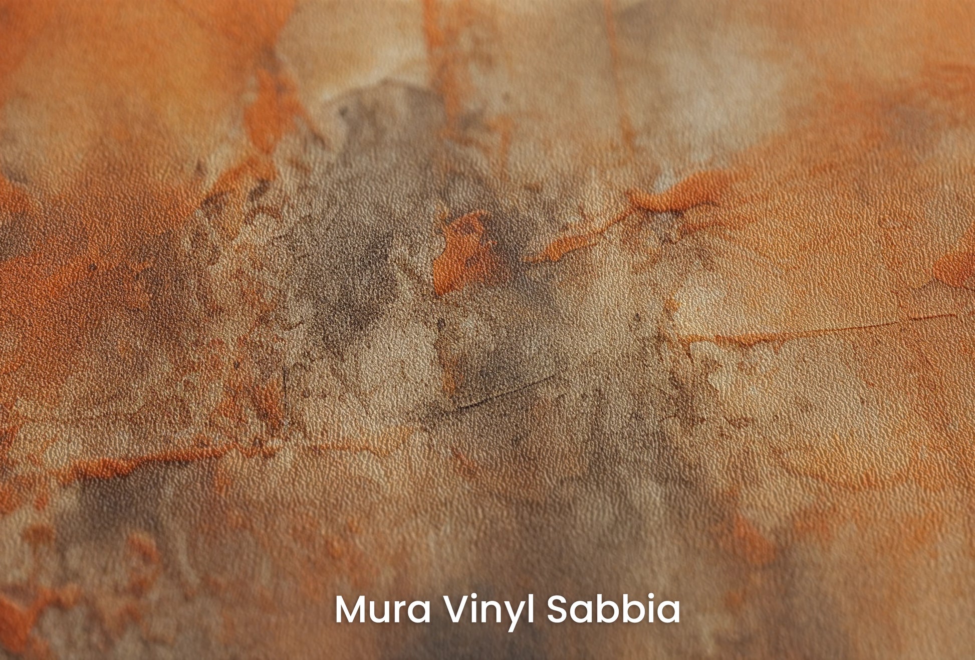 Zbliżenie na artystyczną fototapetę o nazwie Copper Patina na podłożu Mura Vinyl Sabbia struktura grubego ziarna piasku.