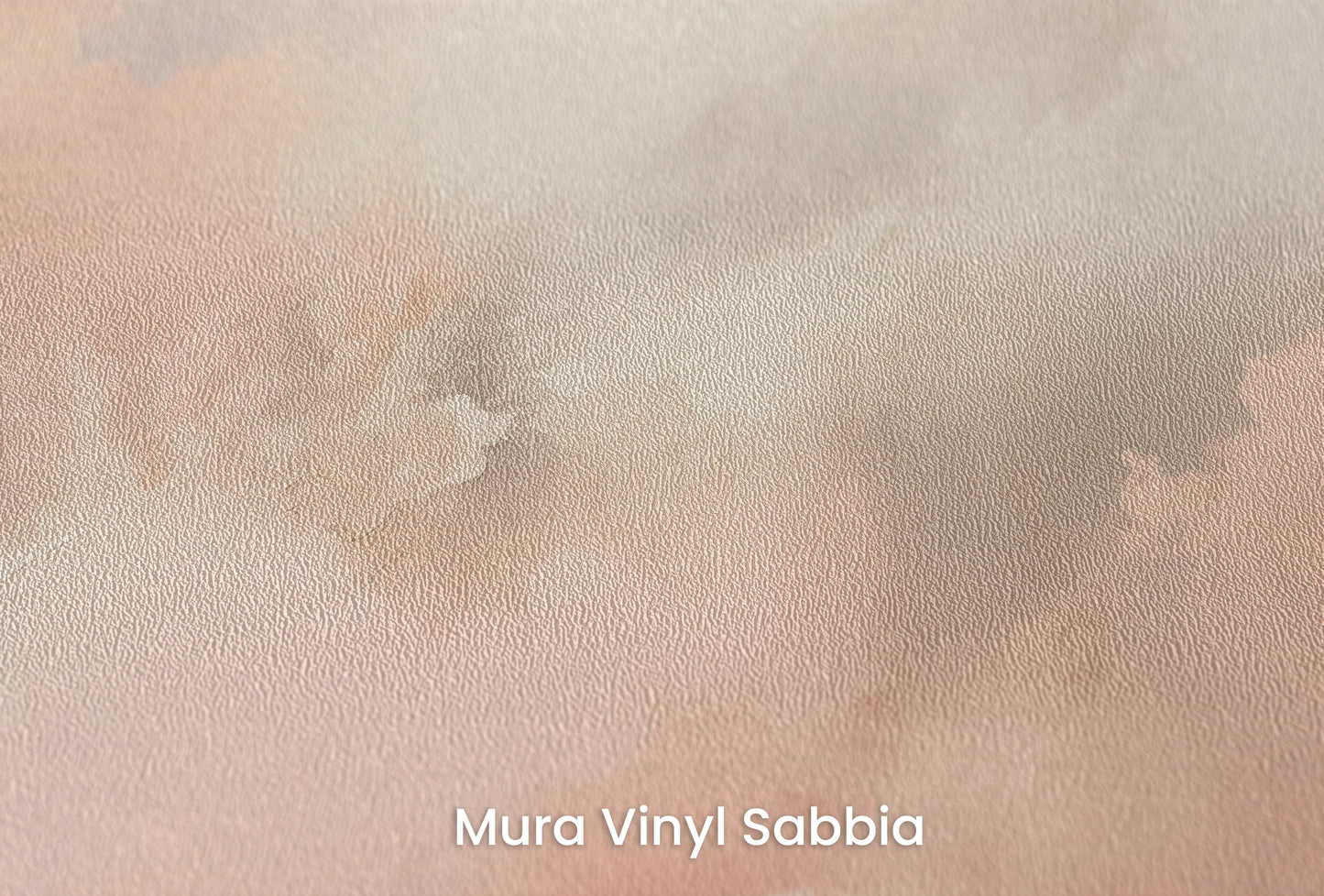 Zbliżenie na artystyczną fototapetę o nazwie Soft Mornings na podłożu Mura Vinyl Sabbia struktura grubego ziarna piasku.