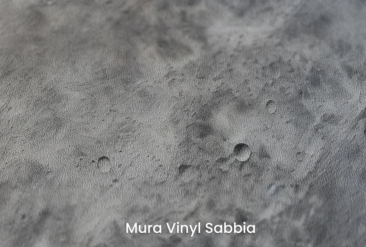 Zbliżenie na artystyczną fototapetę o nazwie Moon's Tranquility #2 na podłożu Mura Vinyl Sabbia struktura grubego ziarna piasku.