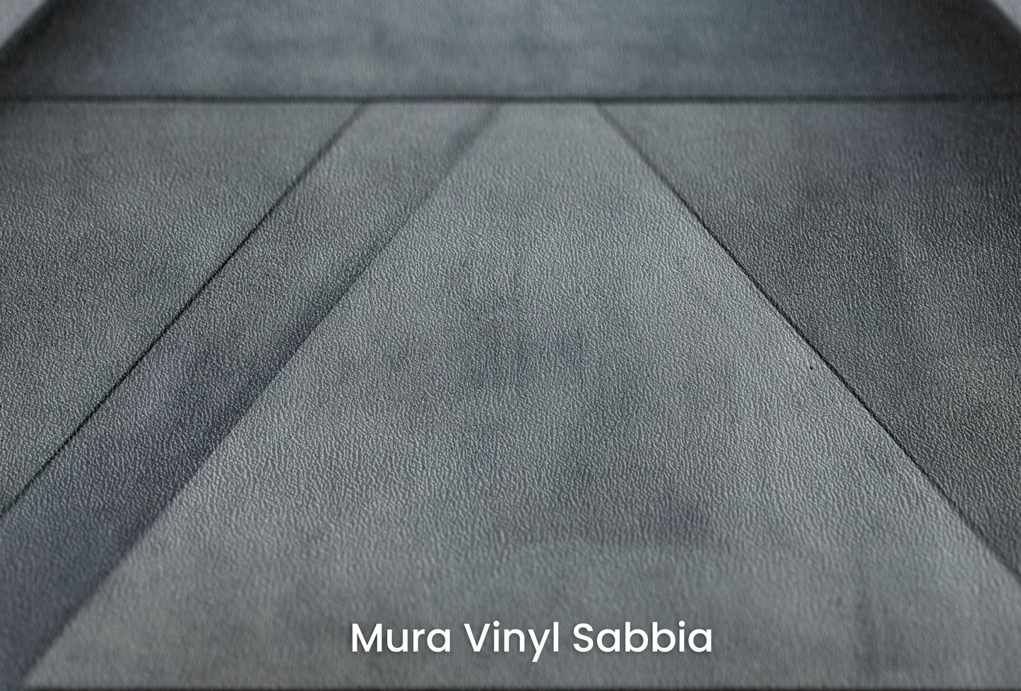 Zbliżenie na artystyczną fototapetę o nazwie Structural Arrow na podłożu Mura Vinyl Sabbia struktura grubego ziarna piasku.