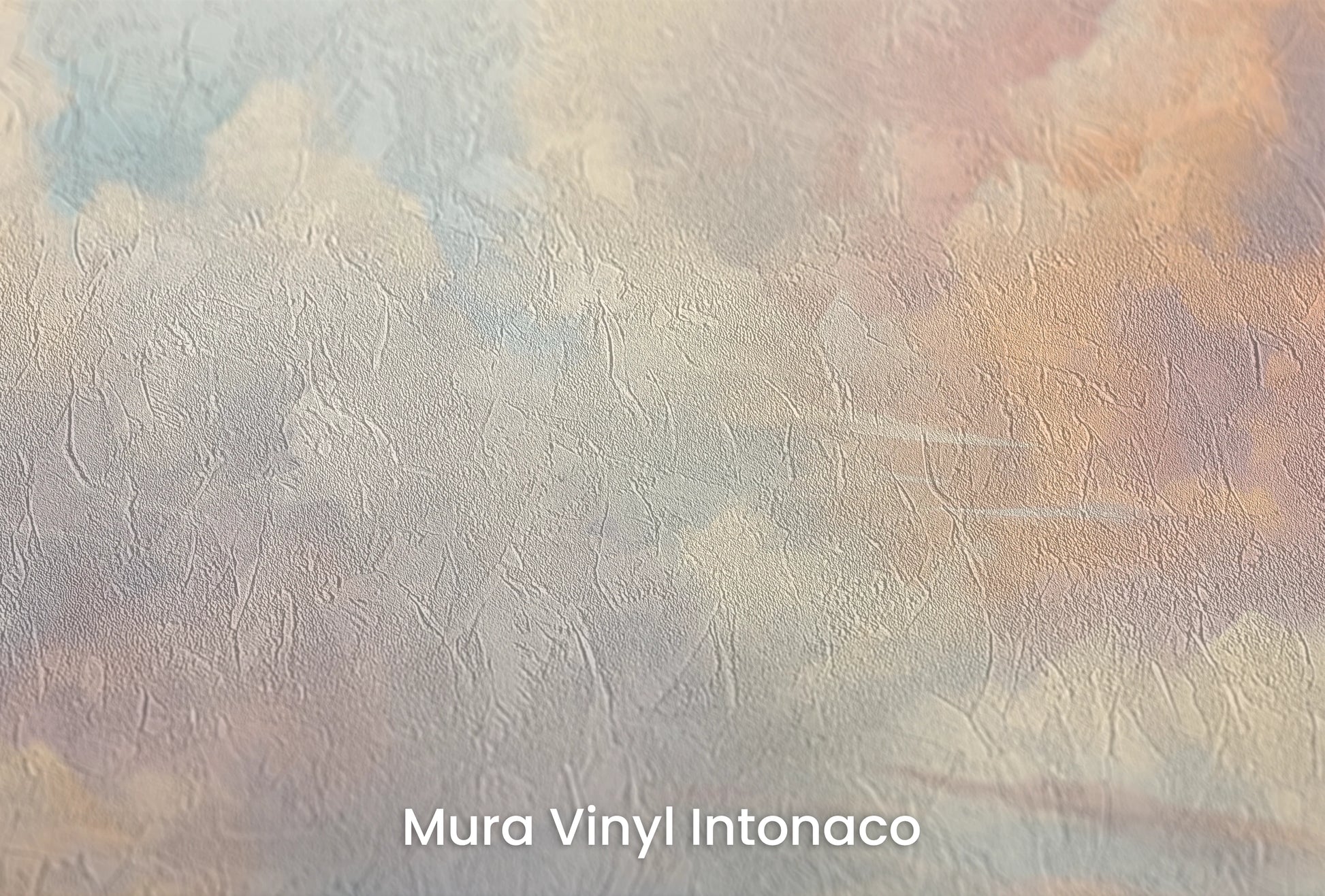 Zbliżenie na artystyczną fototapetę o nazwie Serene Skies na podłożu Mura Vinyl Intonaco - struktura tartego tynku.