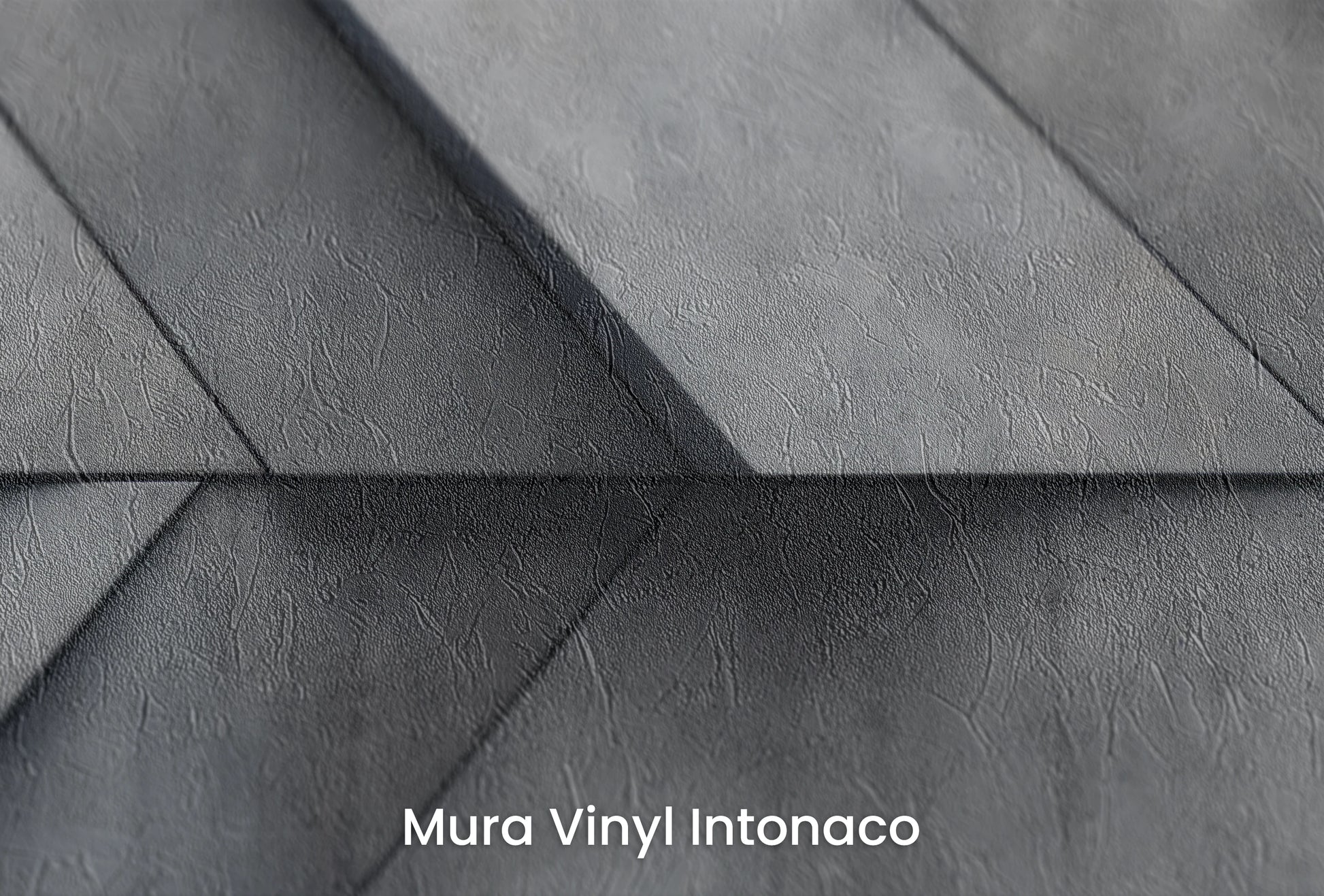 Zbliżenie na artystyczną fototapetę o nazwie Crossed Slates na podłożu Mura Vinyl Intonaco - struktura tartego tynku.