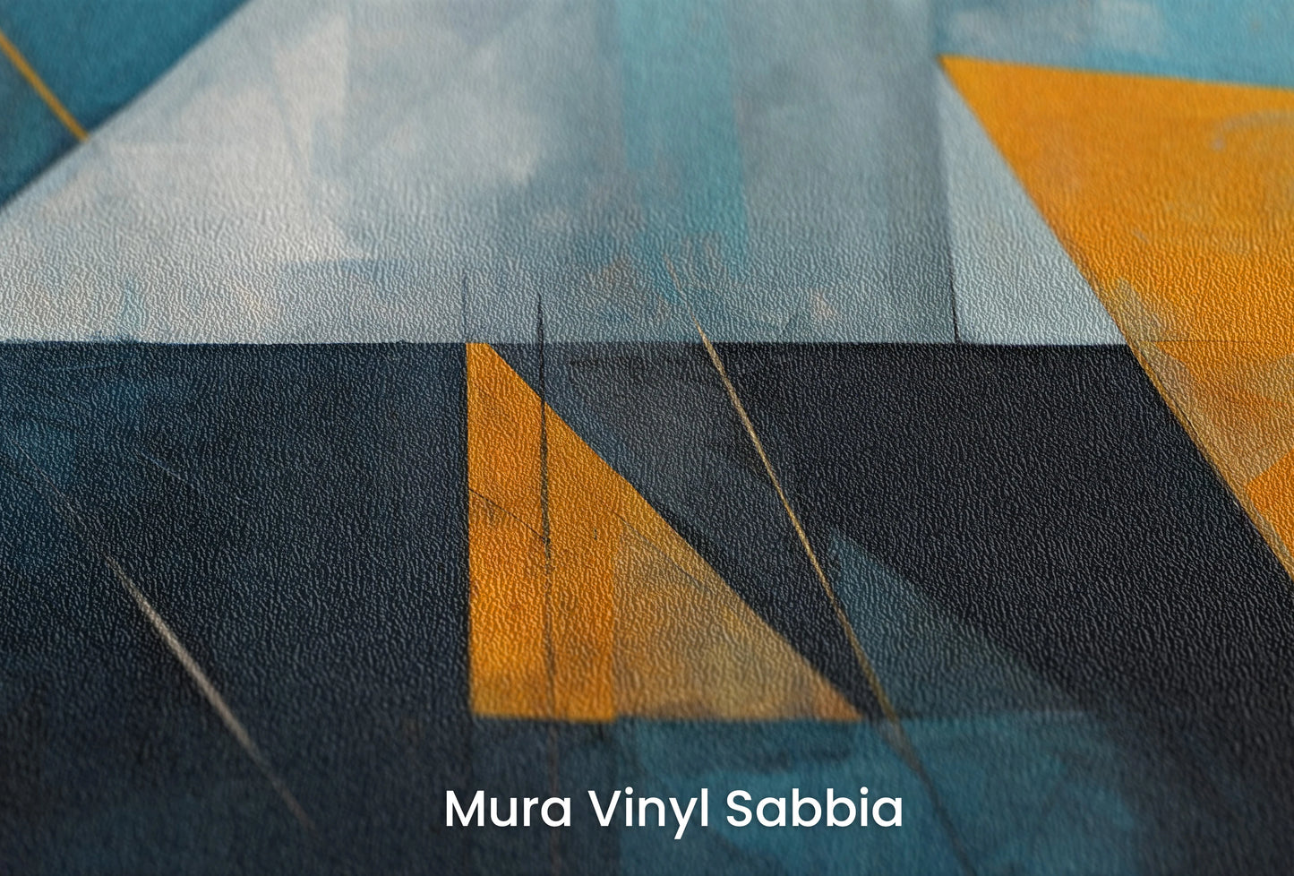 Zbliżenie na artystyczną fototapetę o nazwie Blue Triangle na podłożu Mura Vinyl Sabbia struktura grubego ziarna piasku.