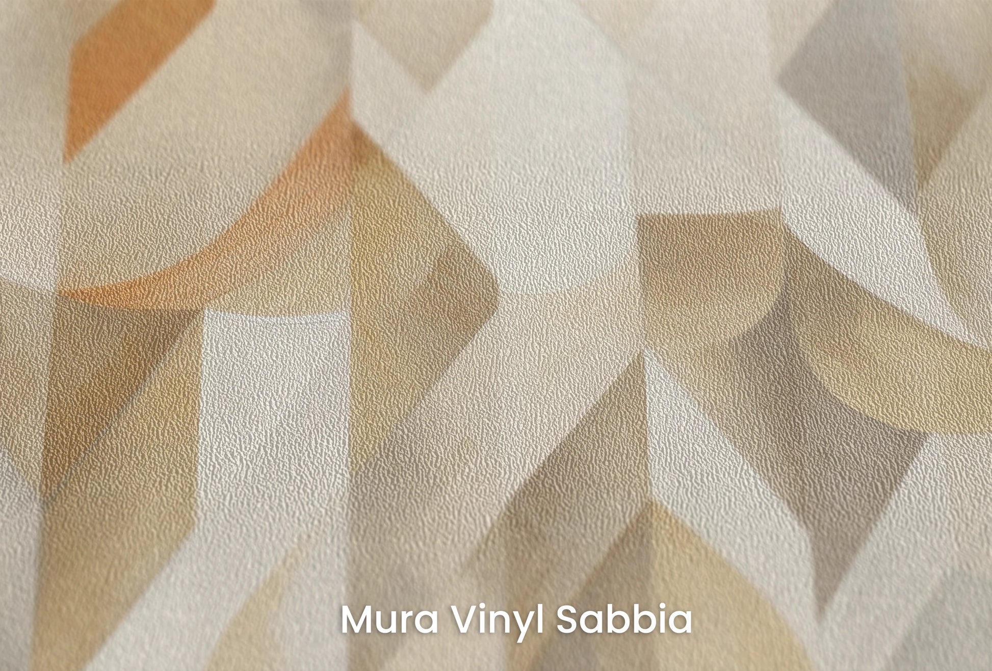 Zbliżenie na artystyczną fototapetę o nazwie Beige Swirl na podłożu Mura Vinyl Sabbia struktura grubego ziarna piasku.