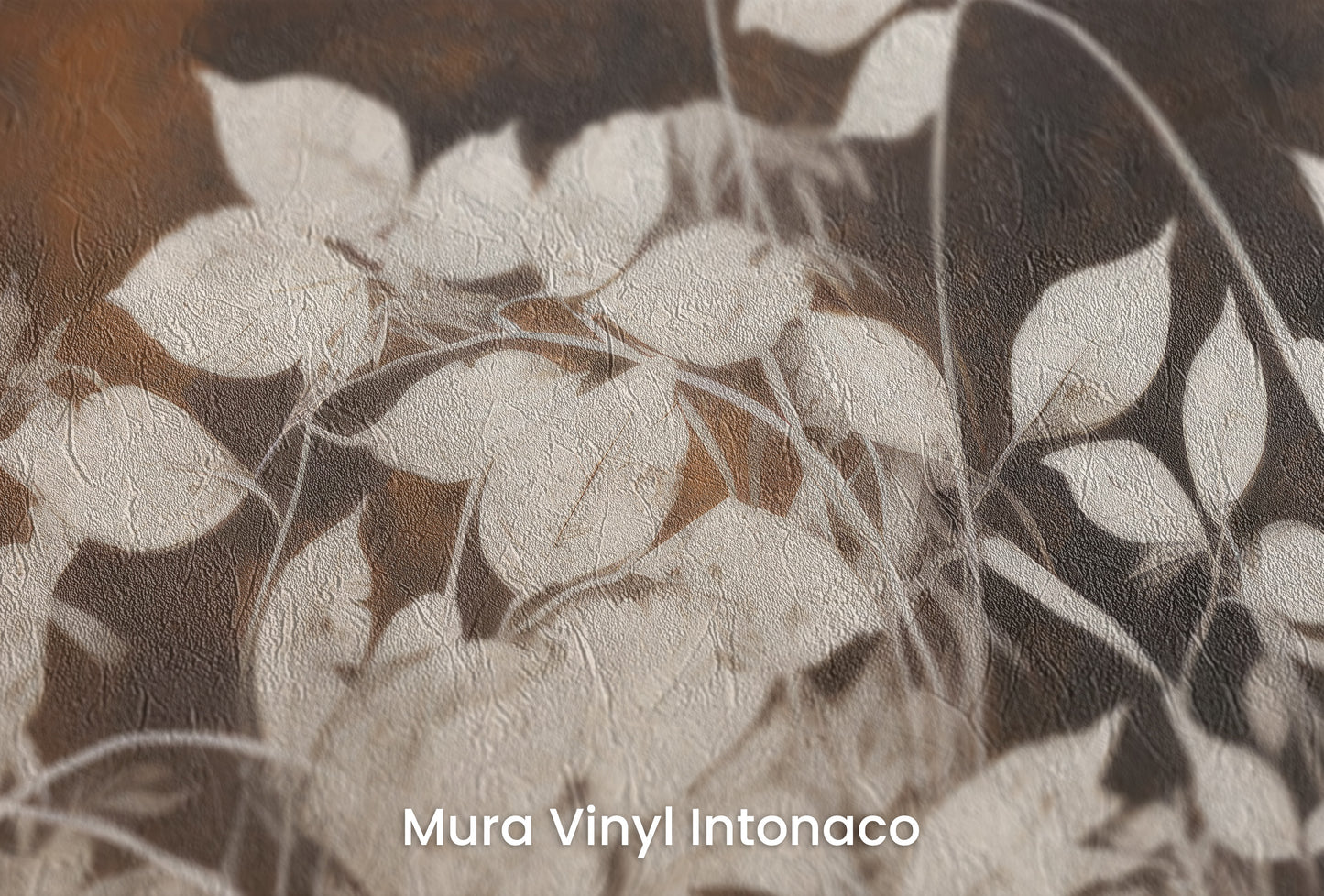 Zbliżenie na artystyczną fototapetę o nazwie Golden Twilight Leaves na podłożu Mura Vinyl Intonaco - struktura tartego tynku.