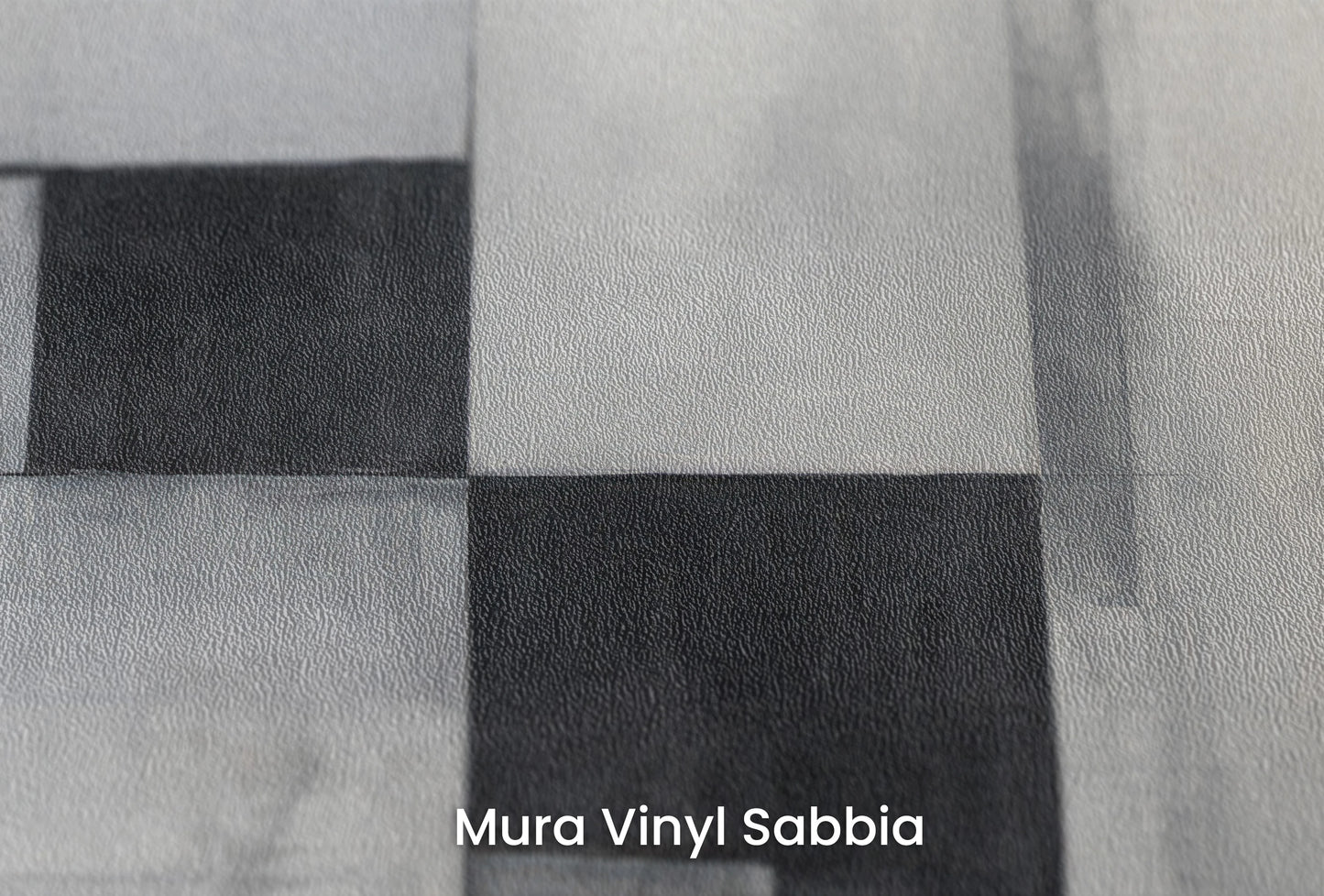 Zbliżenie na artystyczną fototapetę o nazwie Silent Complexity na podłożu Mura Vinyl Sabbia struktura grubego ziarna piasku.
