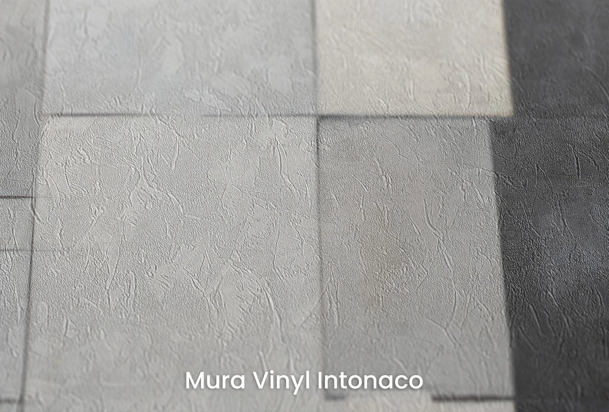 Zbliżenie na artystyczną fototapetę o nazwie Concrete Patchwork na podłożu Mura Vinyl Intonaco - struktura tartego tynku.