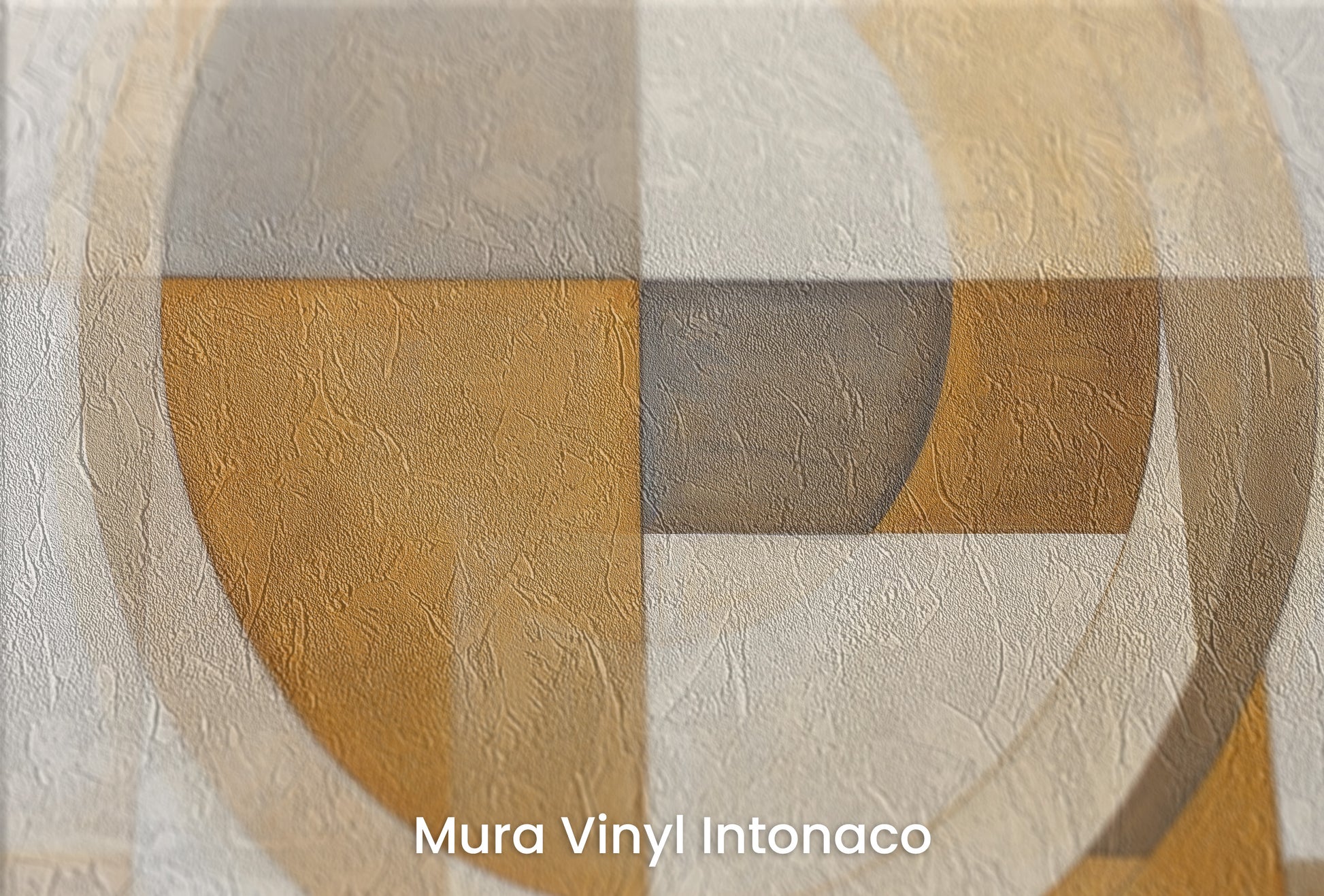 Zbliżenie na artystyczną fototapetę o nazwie ORBITAL BEIGE BALANCE na podłożu Mura Vinyl Intonaco - struktura tartego tynku.