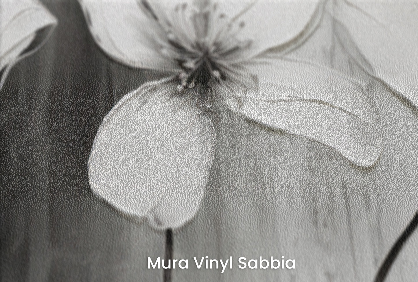 Zbliżenie na artystyczną fototapetę o nazwie CHIAROSCURO BLOSSOMS na podłożu Mura Vinyl Sabbia struktura grubego ziarna piasku.