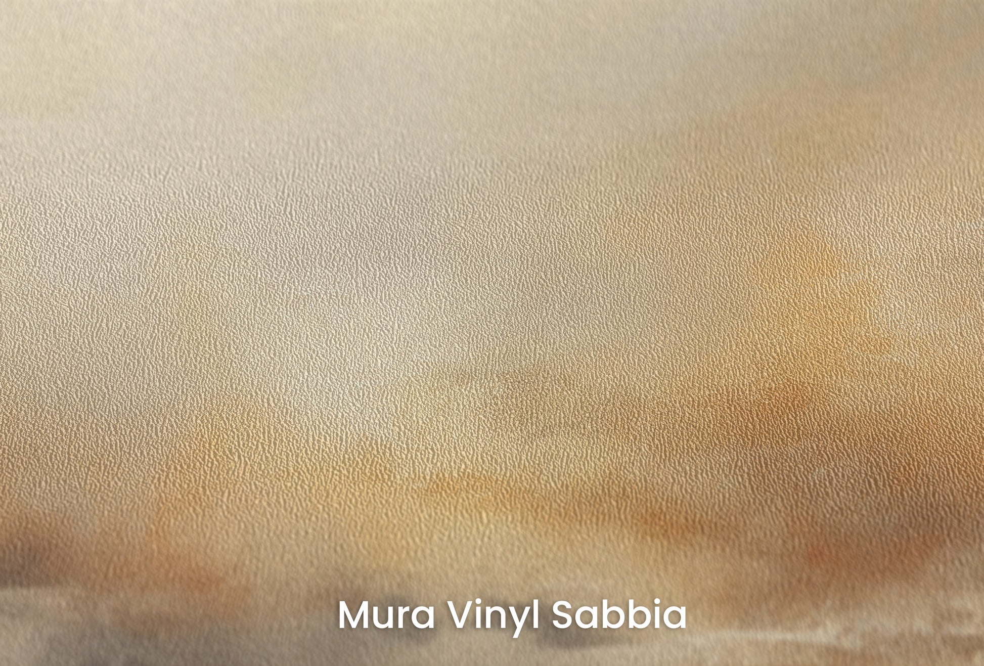 Zbliżenie na artystyczną fototapetę o nazwie HORIZON GLOW na podłożu Mura Vinyl Sabbia struktura grubego ziarna piasku.