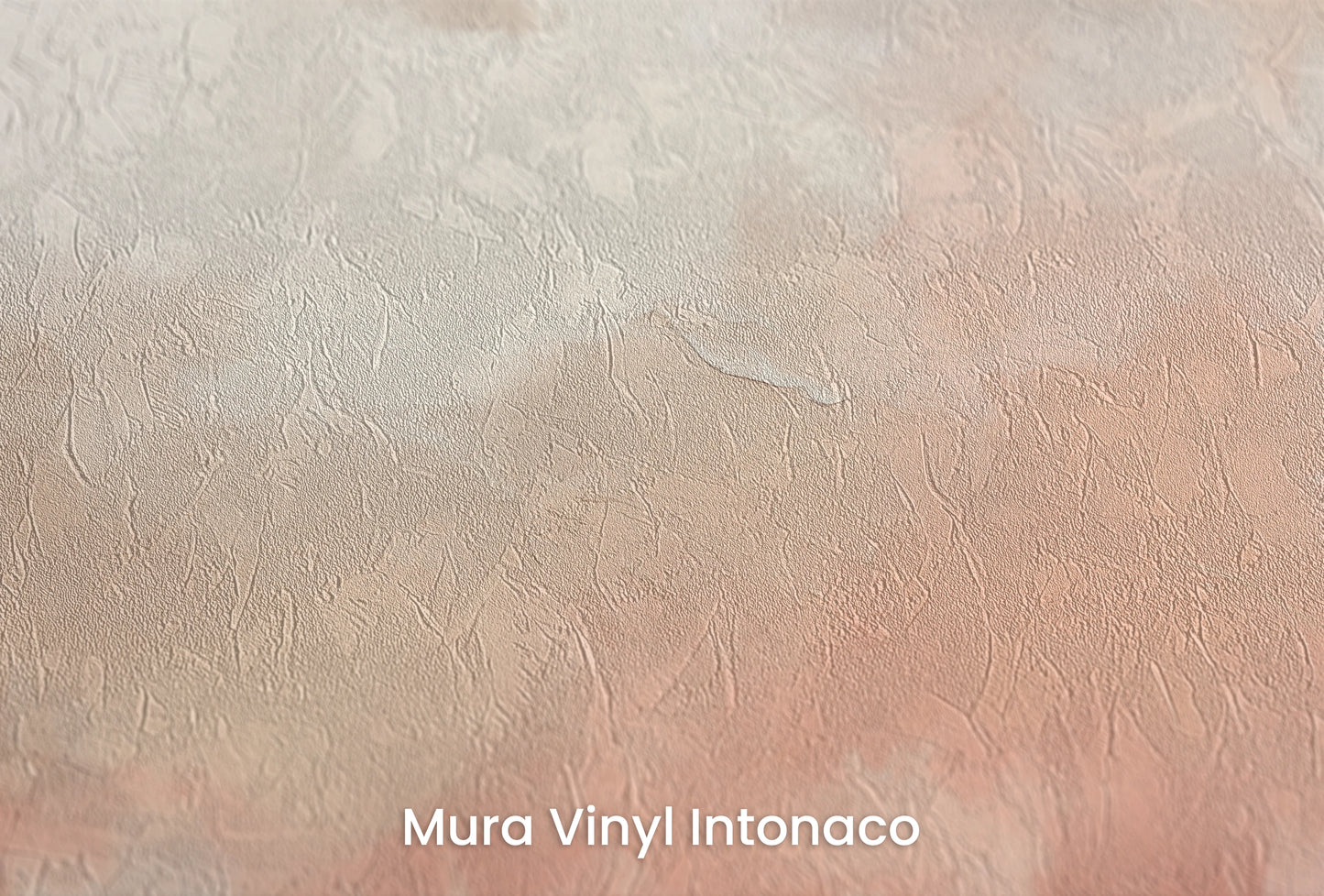 Zbliżenie na artystyczną fototapetę o nazwie Warm Embrace #2 na podłożu Mura Vinyl Intonaco - struktura tartego tynku.