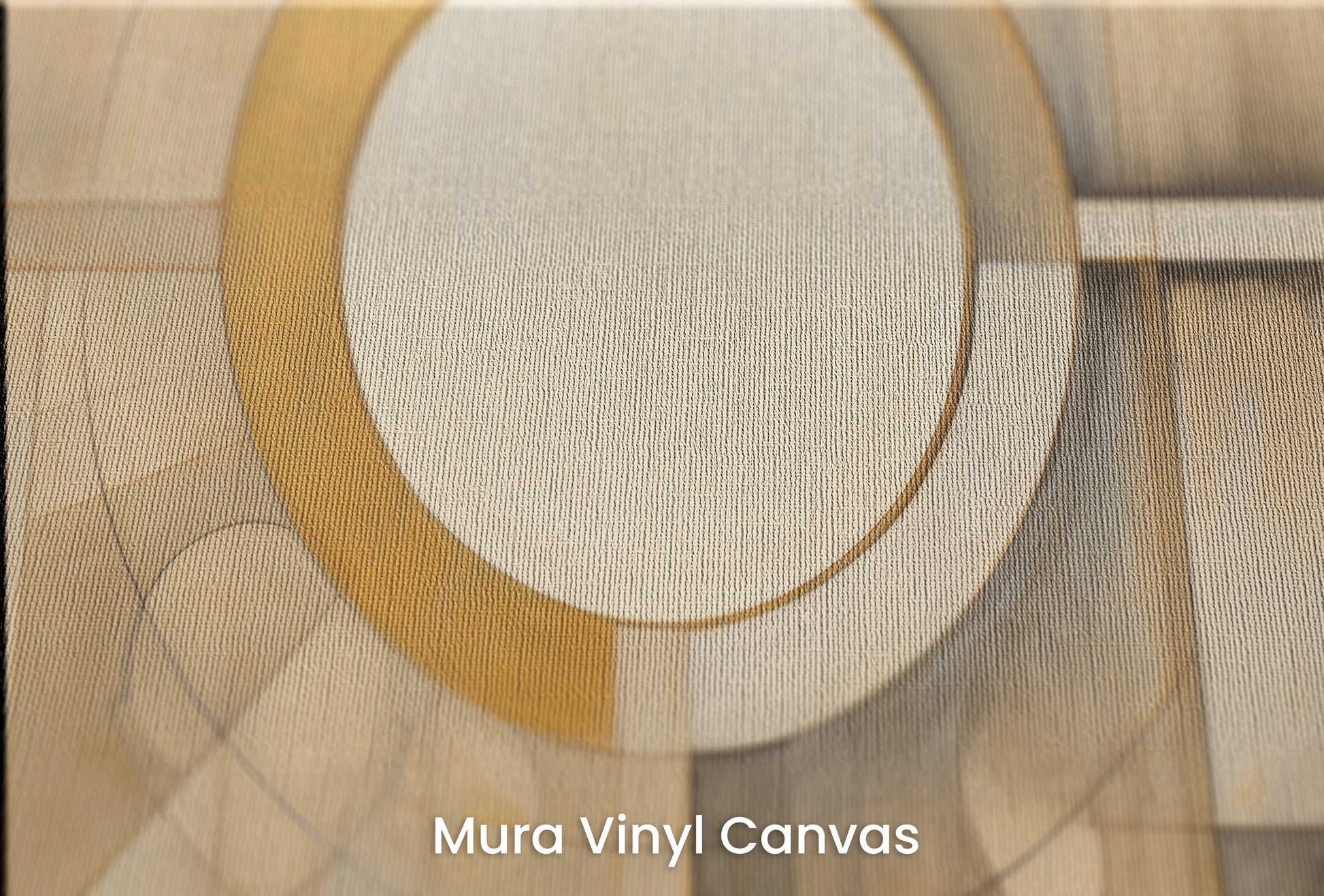 Zbliżenie na artystyczną fototapetę o nazwie CIRCULAR SYMMETRY IN GOLD AND CREAM na podłożu Mura Vinyl Canvas - faktura naturalnego płótna.