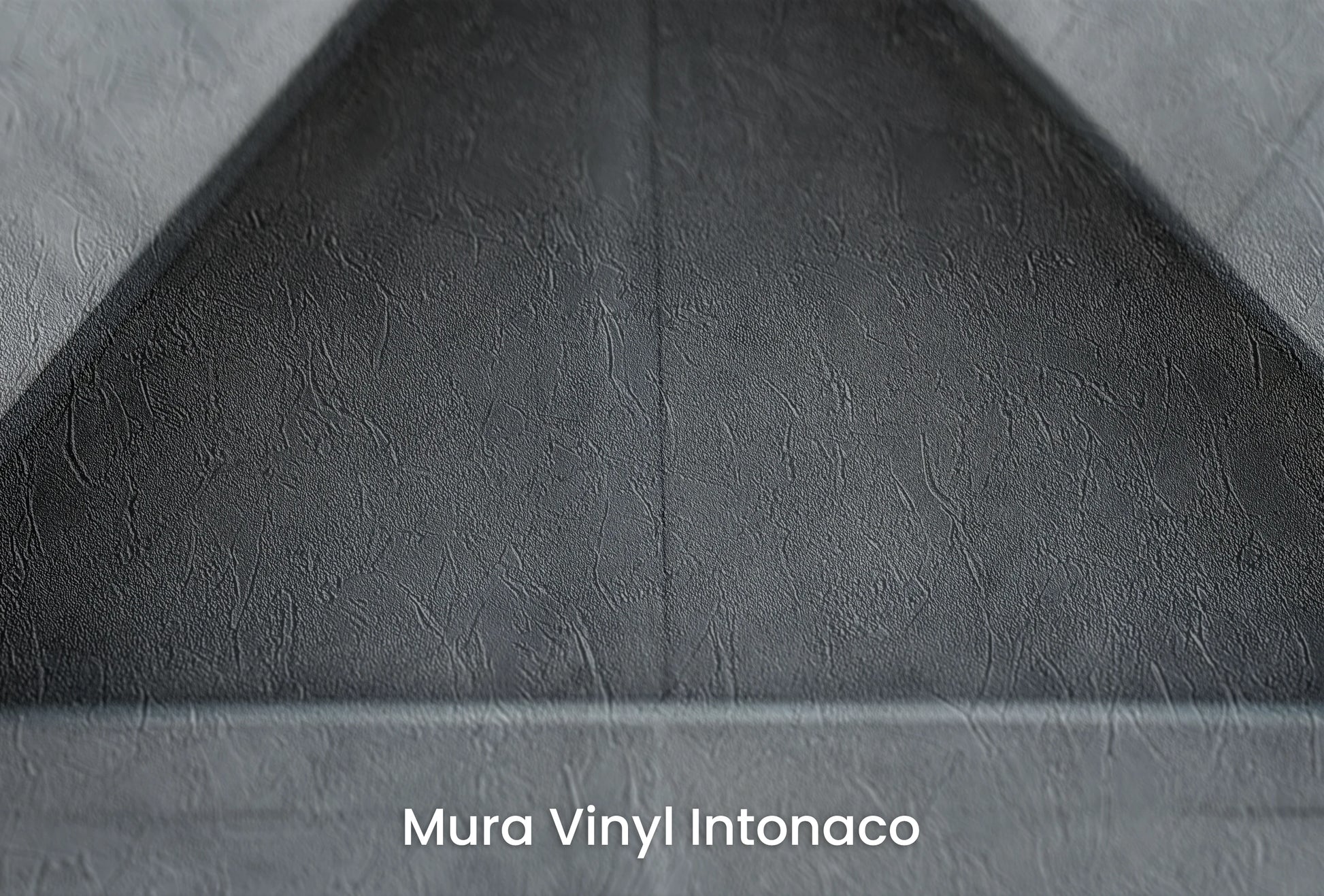 Zbliżenie na artystyczną fototapetę o nazwie Triangular Harmony na podłożu Mura Vinyl Intonaco - struktura tartego tynku.
