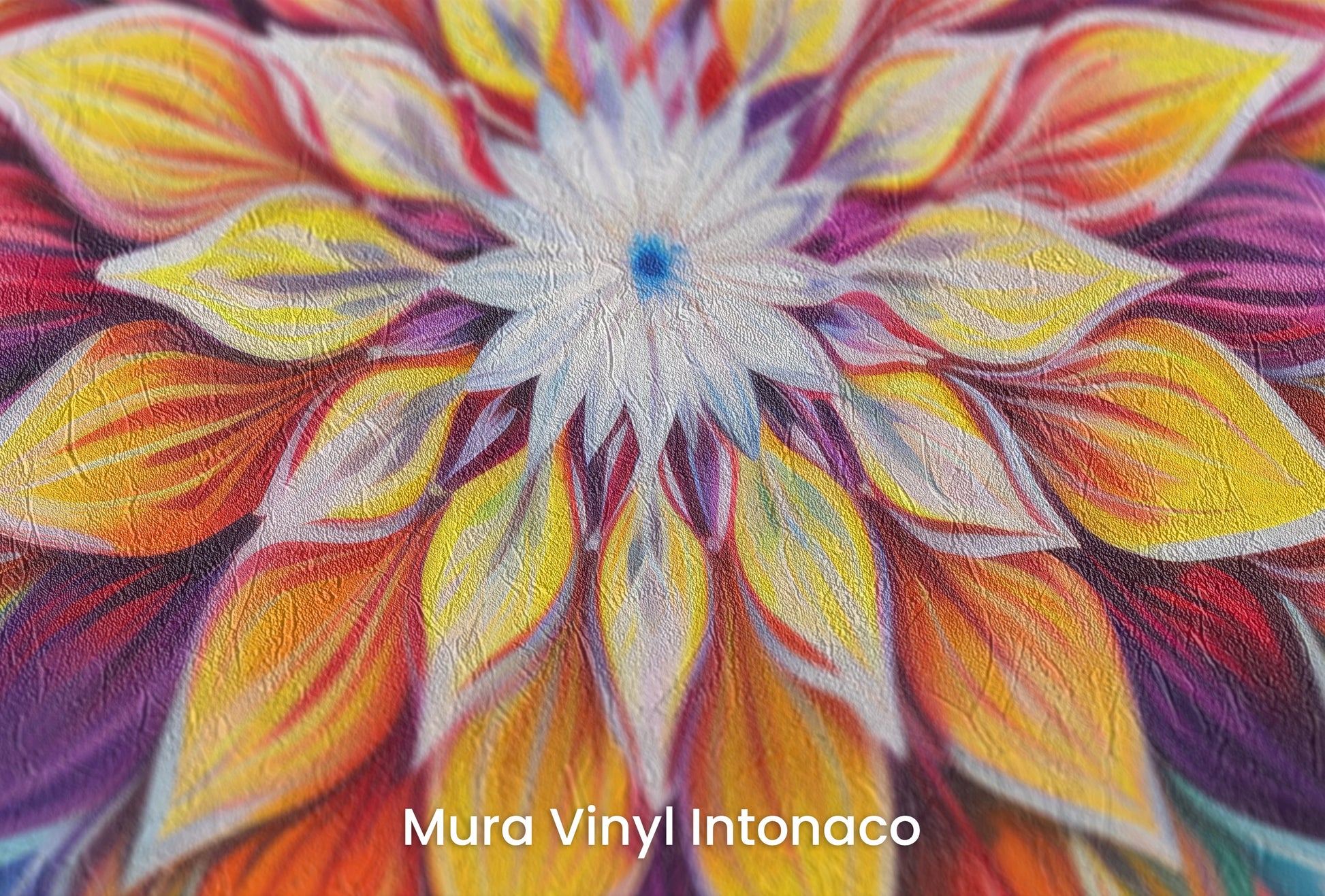 Zbliżenie na artystyczną fototapetę o nazwie Warmth of Spirit na podłożu Mura Vinyl Intonaco - struktura tartego tynku.