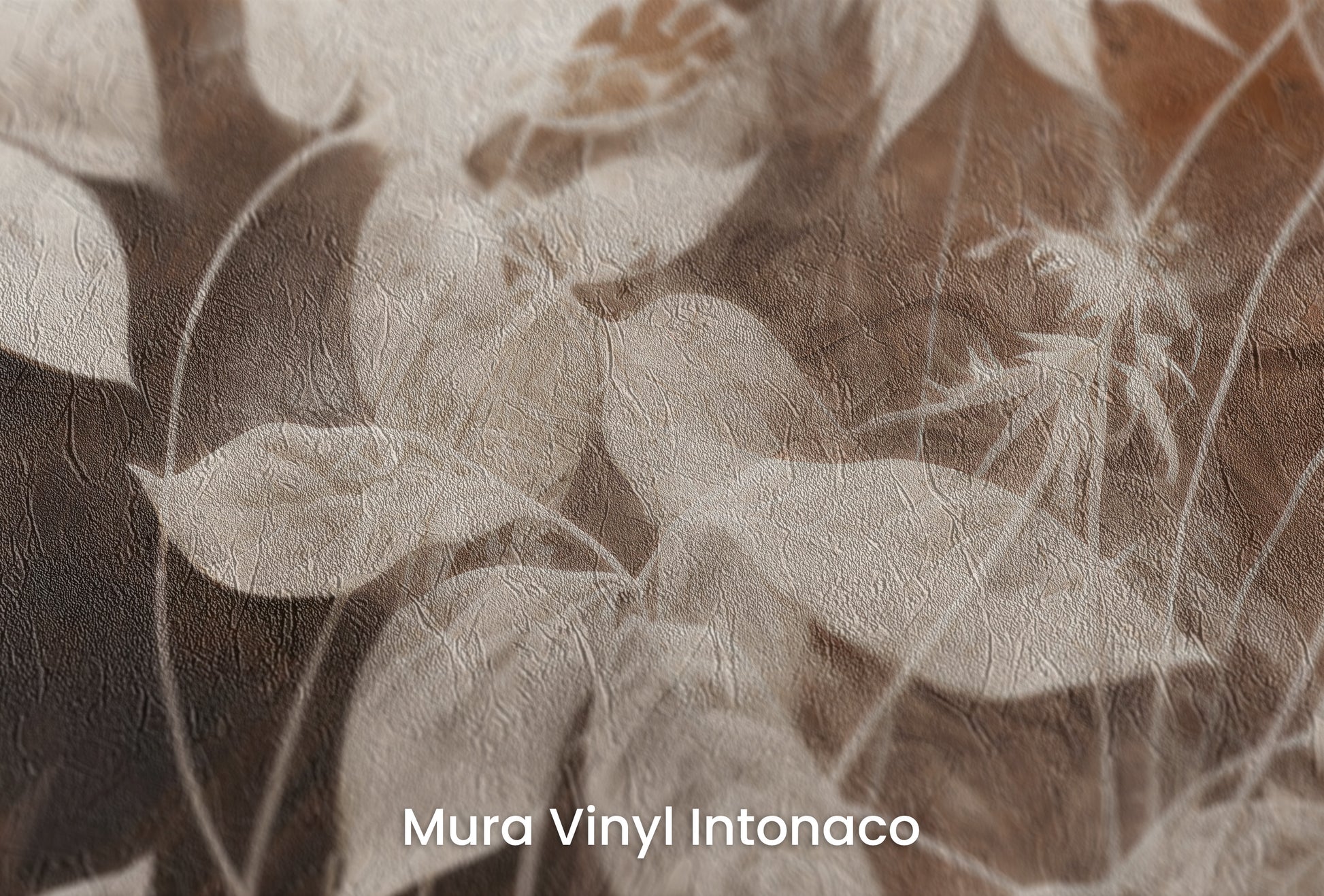 Zbliżenie na artystyczną fototapetę o nazwie Twilight Botanicals na podłożu Mura Vinyl Intonaco - struktura tartego tynku.