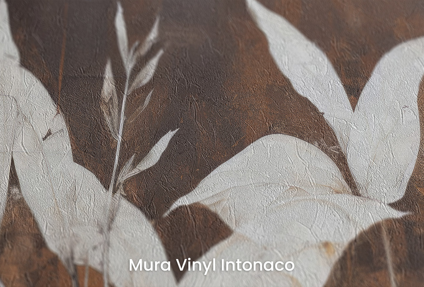Zbliżenie na artystyczną fototapetę o nazwie Whispers of Nature na podłożu Mura Vinyl Intonaco - struktura tartego tynku.