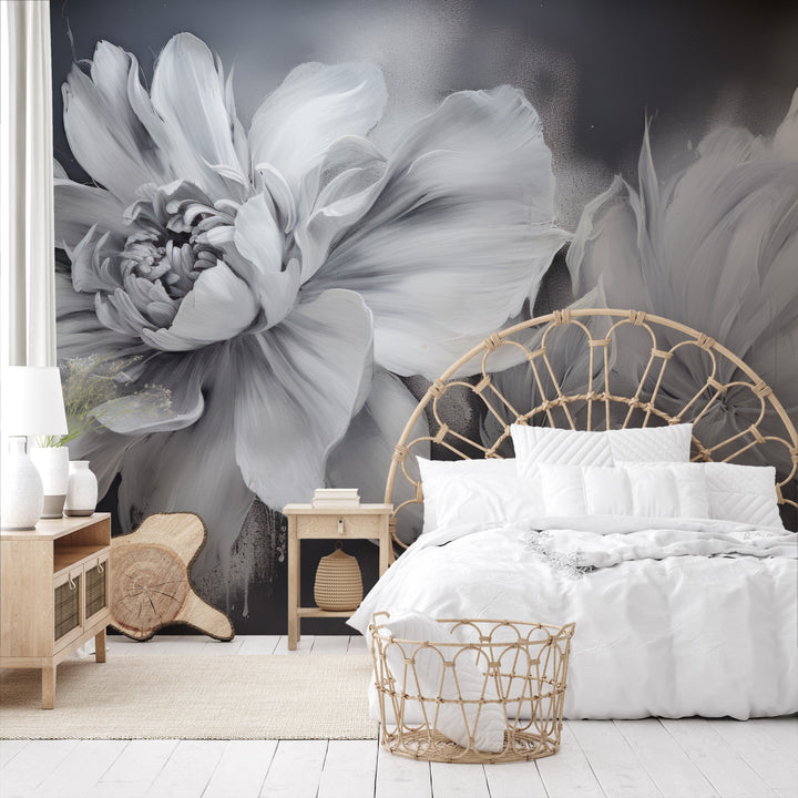 Wzór fototapety malowanej o nazwie NOCTURNAL FLORAL WHISPERS pokazanej w aranżacji wnętrza.