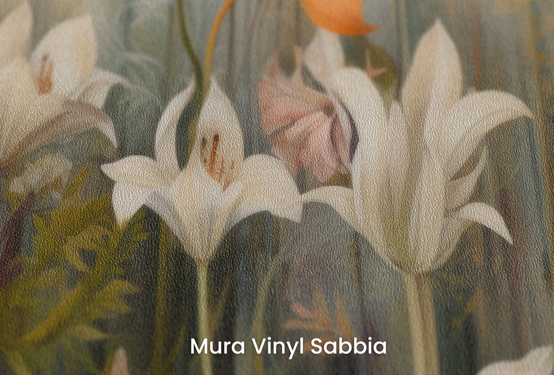 Zbliżenie na artystyczną fototapetę o nazwie Whispering Garden na podłożu Mura Vinyl Sabbia struktura grubego ziarna piasku.