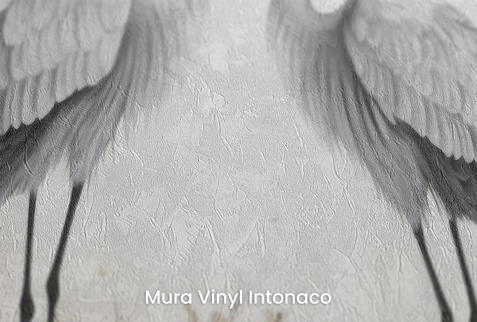 Zbliżenie na artystyczną fototapetę o nazwie Eternal Bond na podłożu Mura Vinyl Intonaco - struktura tartego tynku.