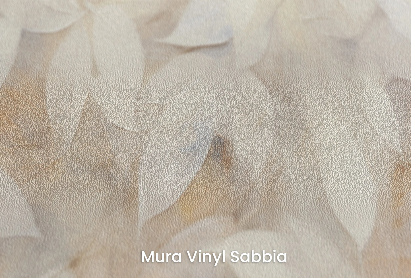 Zbliżenie na artystyczną fototapetę o nazwie Golden Foliage na podłożu Mura Vinyl Sabbia struktura grubego ziarna piasku.