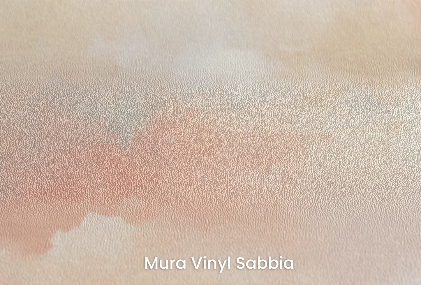 Zbliżenie na artystyczną fototapetę o nazwie Cotton Skies na podłożu Mura Vinyl Sabbia struktura grubego ziarna piasku.