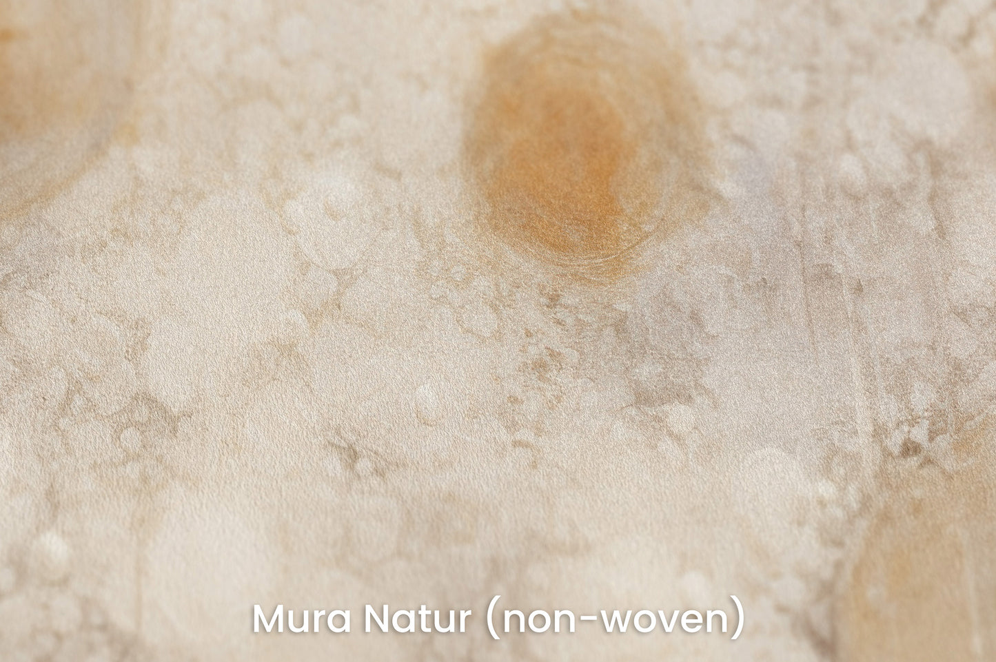Zbliżenie na artystyczną fototapetę o nazwie GOLDEN MIST ORBITALS na podłożu Mura Natur (non-woven) - naturalne i ekologiczne podłoże.