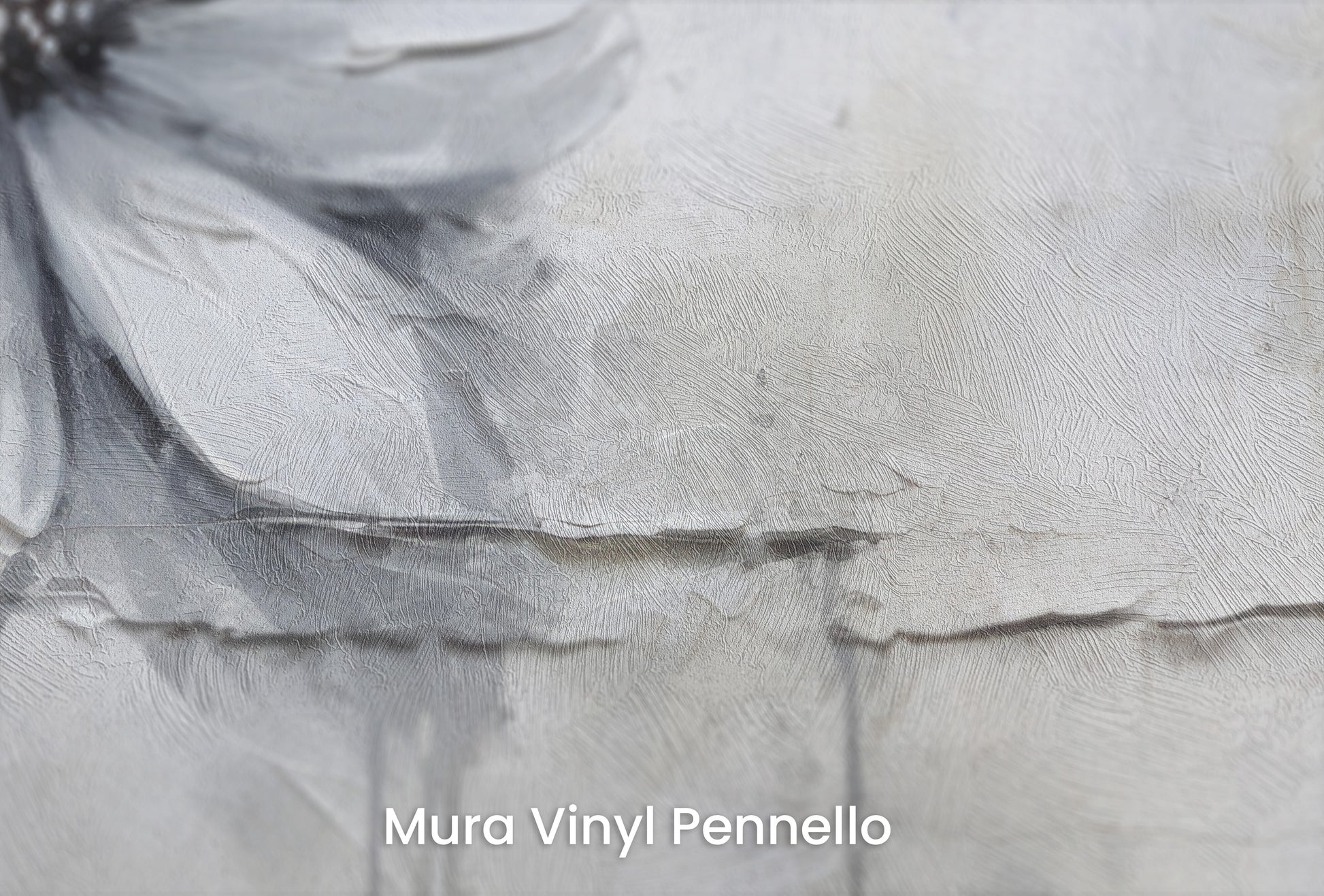 Zbliżenie na artystyczną fototapetę o nazwie SILVER BLOSSOM ABSTRACT na podłożu Mura Vinyl Pennello - faktura pociągnięć pędzla malarskiego.