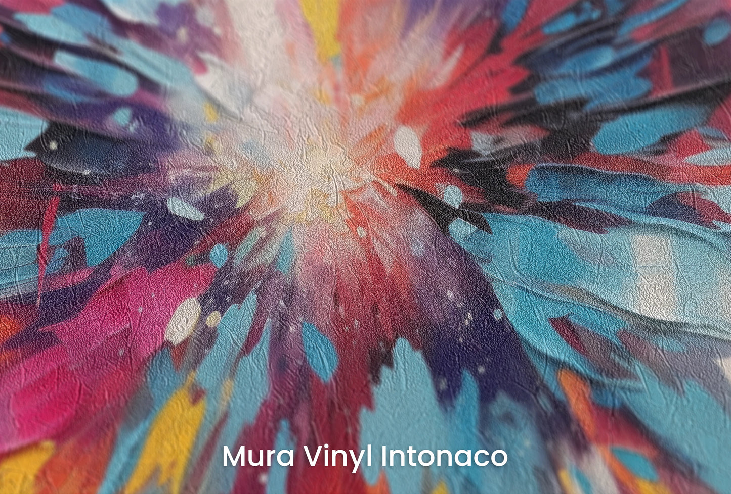 Zbliżenie na artystyczną fototapetę o nazwie Energy Flow na podłożu Mura Vinyl Intonaco - struktura tartego tynku.