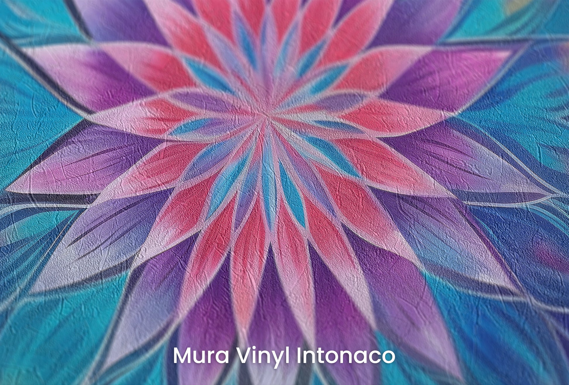 Zbliżenie na artystyczną fototapetę o nazwie Sapphire Harmony na podłożu Mura Vinyl Intonaco - struktura tartego tynku.