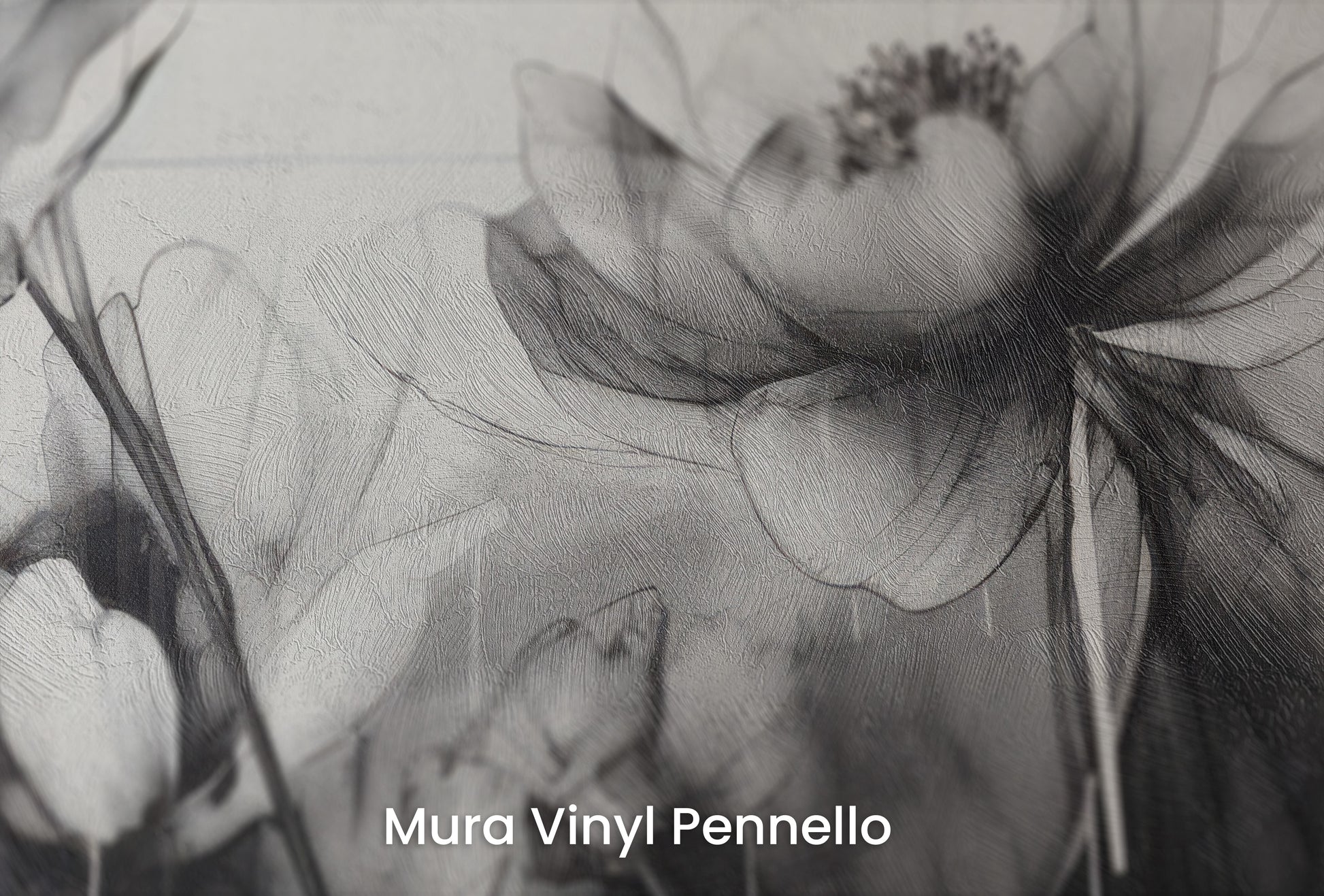 Zbliżenie na artystyczną fototapetę o nazwie GRAPHITE GARDEN GRACE na podłożu Mura Vinyl Pennello - faktura pociągnięć pędzla malarskiego.
