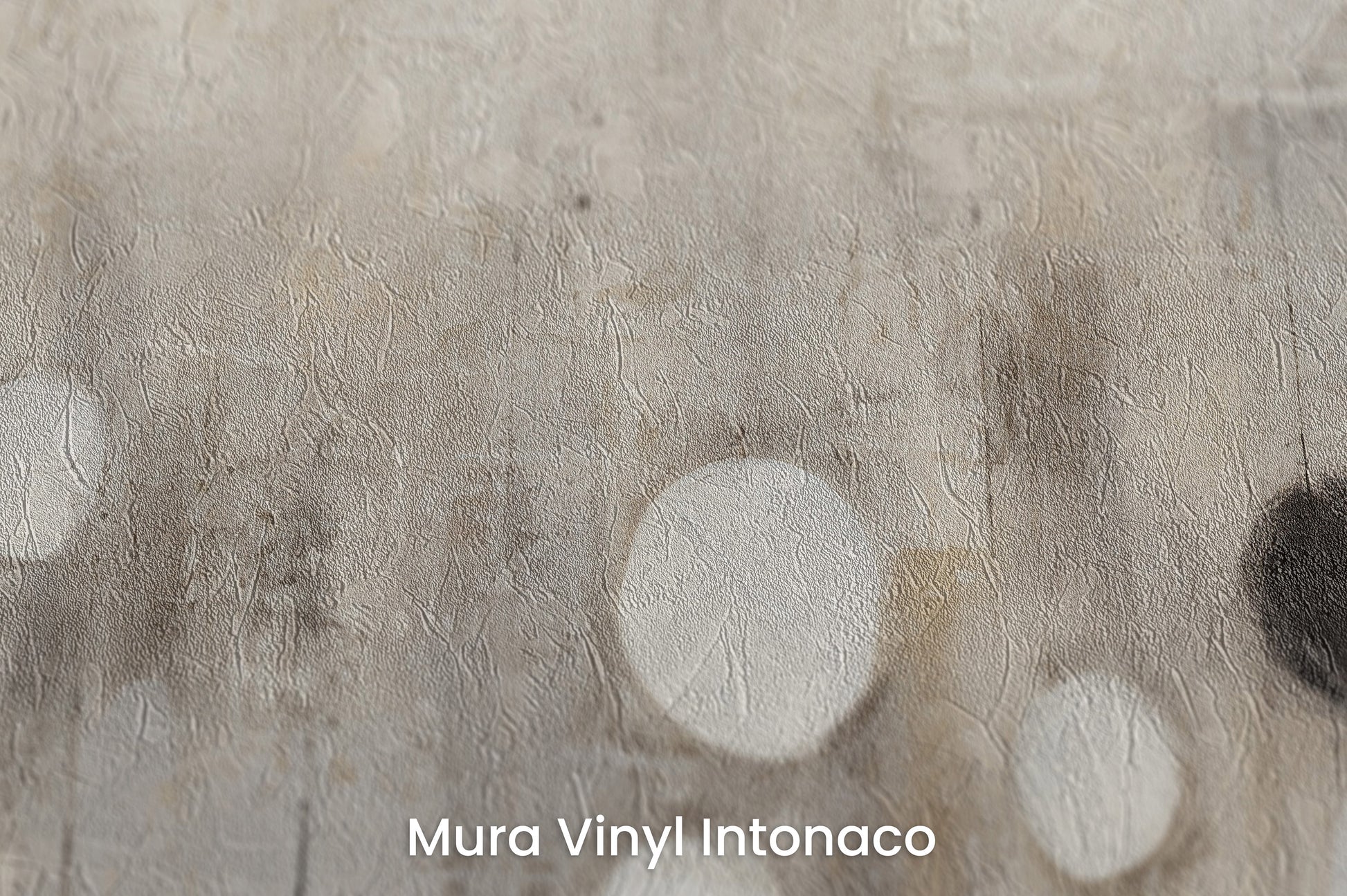 Zbliżenie na artystyczną fototapetę o nazwie MONOCHROME ELEGANCE SPHERES na podłożu Mura Vinyl Intonaco - struktura tartego tynku.