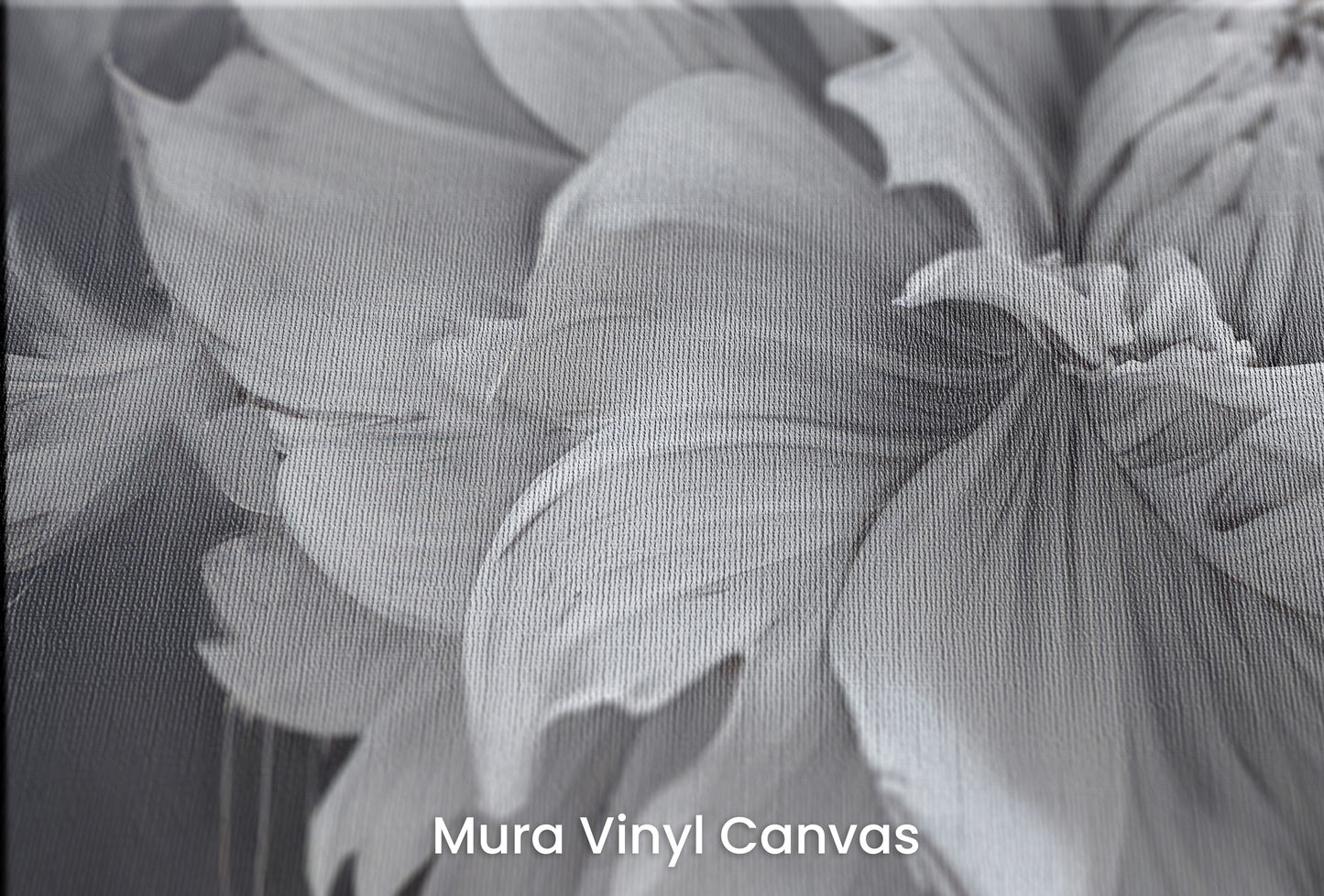 Zbliżenie na artystyczną fototapetę o nazwie MIDNIGHT BLOOM DRAMA na podłożu Mura Vinyl Canvas - faktura naturalnego płótna.