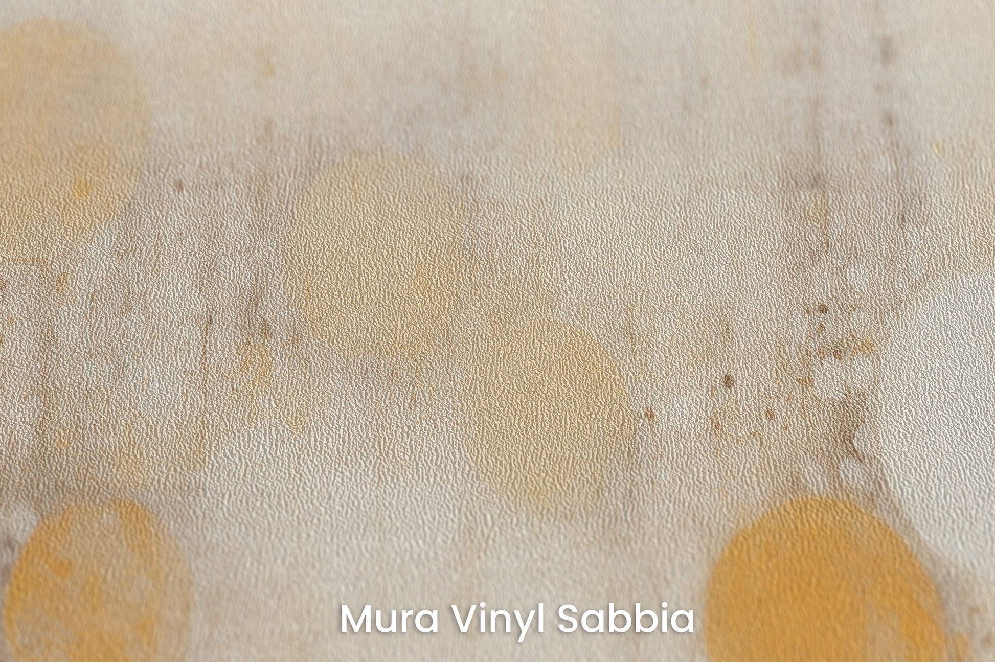 Zbliżenie na artystyczną fototapetę o nazwie SOLAR WHISPERS na podłożu Mura Vinyl Sabbia struktura grubego ziarna piasku.