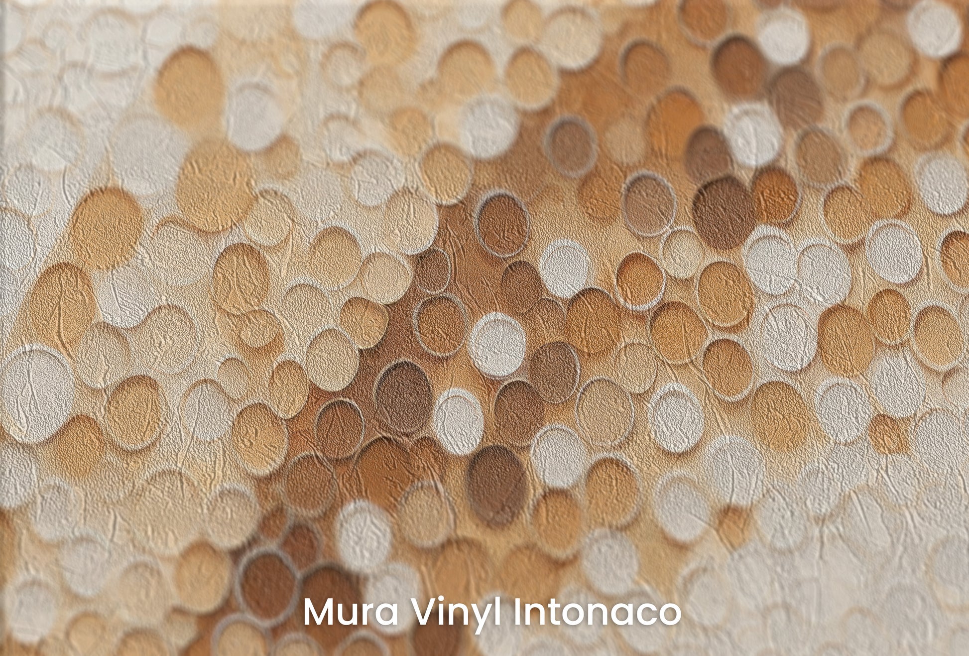 Zbliżenie na artystyczną fototapetę o nazwie GOLDEN BUBBLE SWARM na podłożu Mura Vinyl Intonaco - struktura tartego tynku.