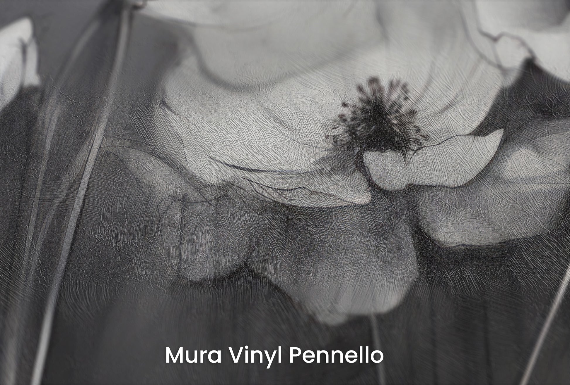 Zbliżenie na artystyczną fototapetę o nazwie SHADOWED PETALS SYMPHONY na podłożu Mura Vinyl Pennello - faktura pociągnięć pędzla malarskiego.