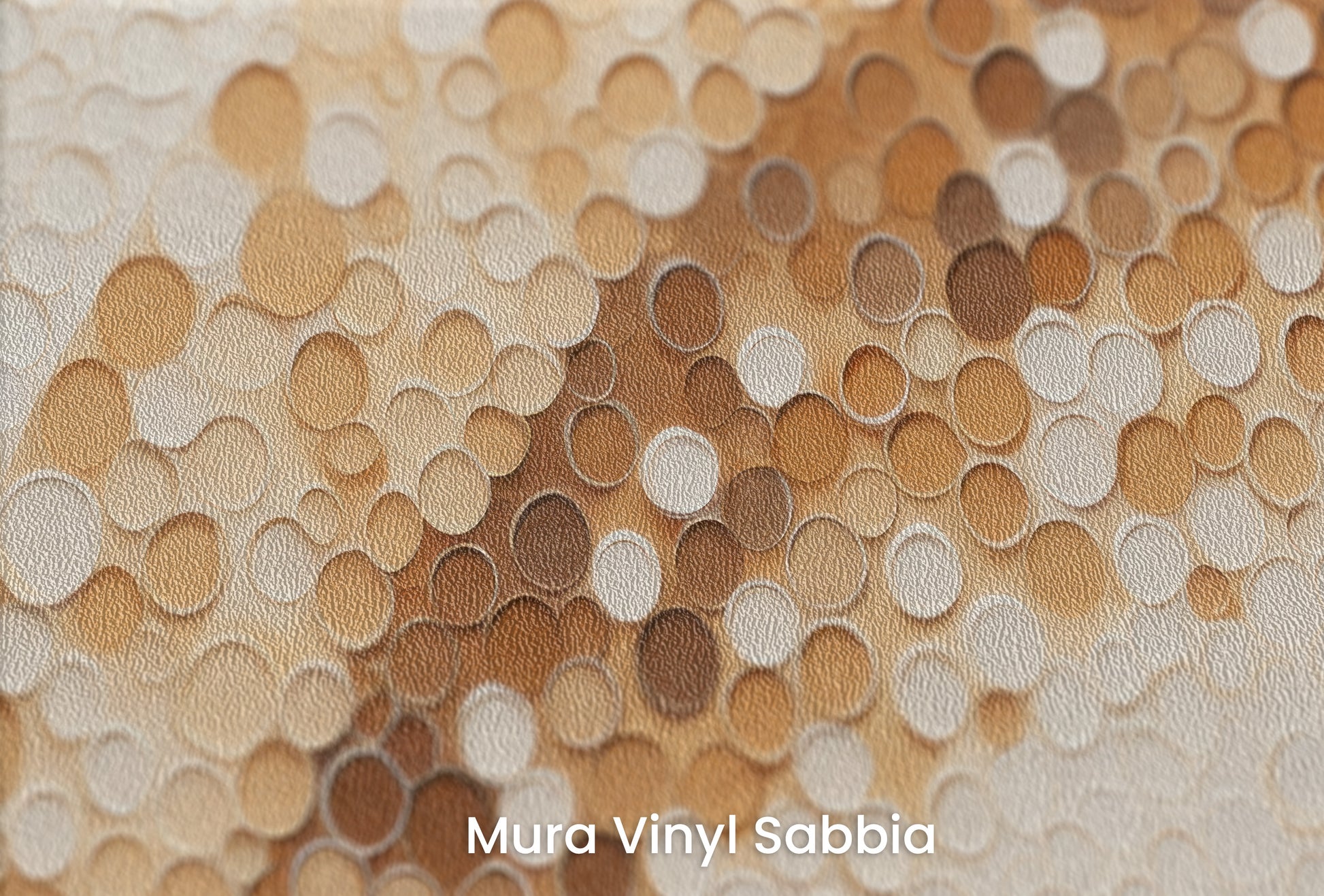 Zbliżenie na artystyczną fototapetę o nazwie GOLDEN BUBBLE SWARM na podłożu Mura Vinyl Sabbia struktura grubego ziarna piasku.