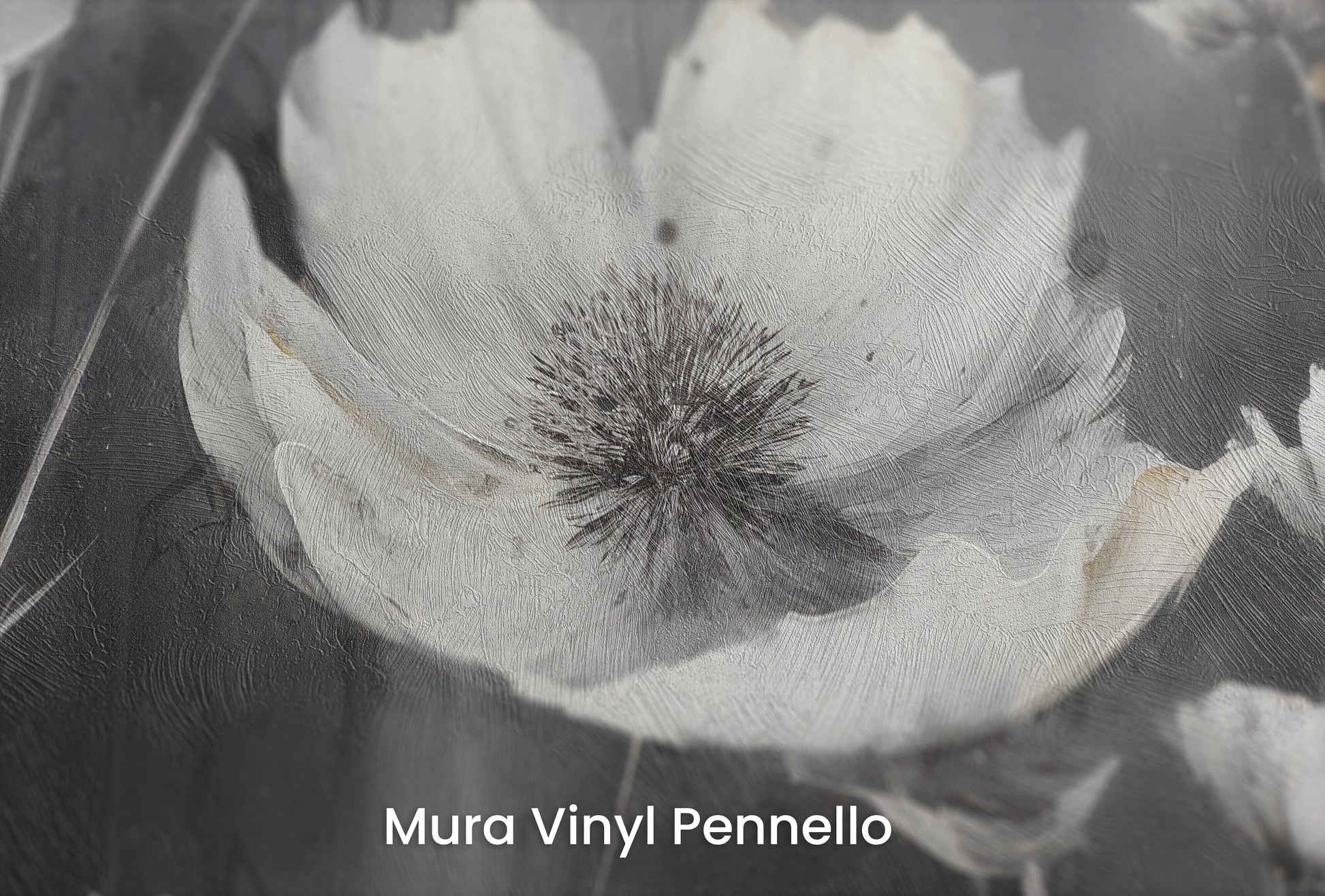 Zbliżenie na artystyczną fototapetę o nazwie ETHEREAL NOCTURNE BLOOMS na podłożu Mura Vinyl Pennello - faktura pociągnięć pędzla malarskiego.